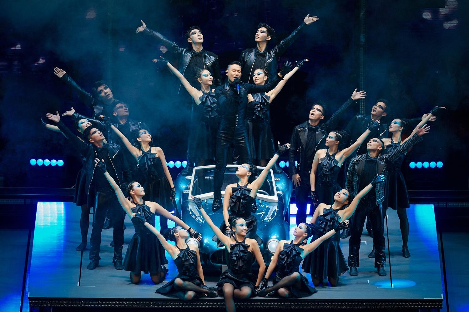 「歌神」張學友在海口舉行第218場《張學友60+巡迴演唱會》。