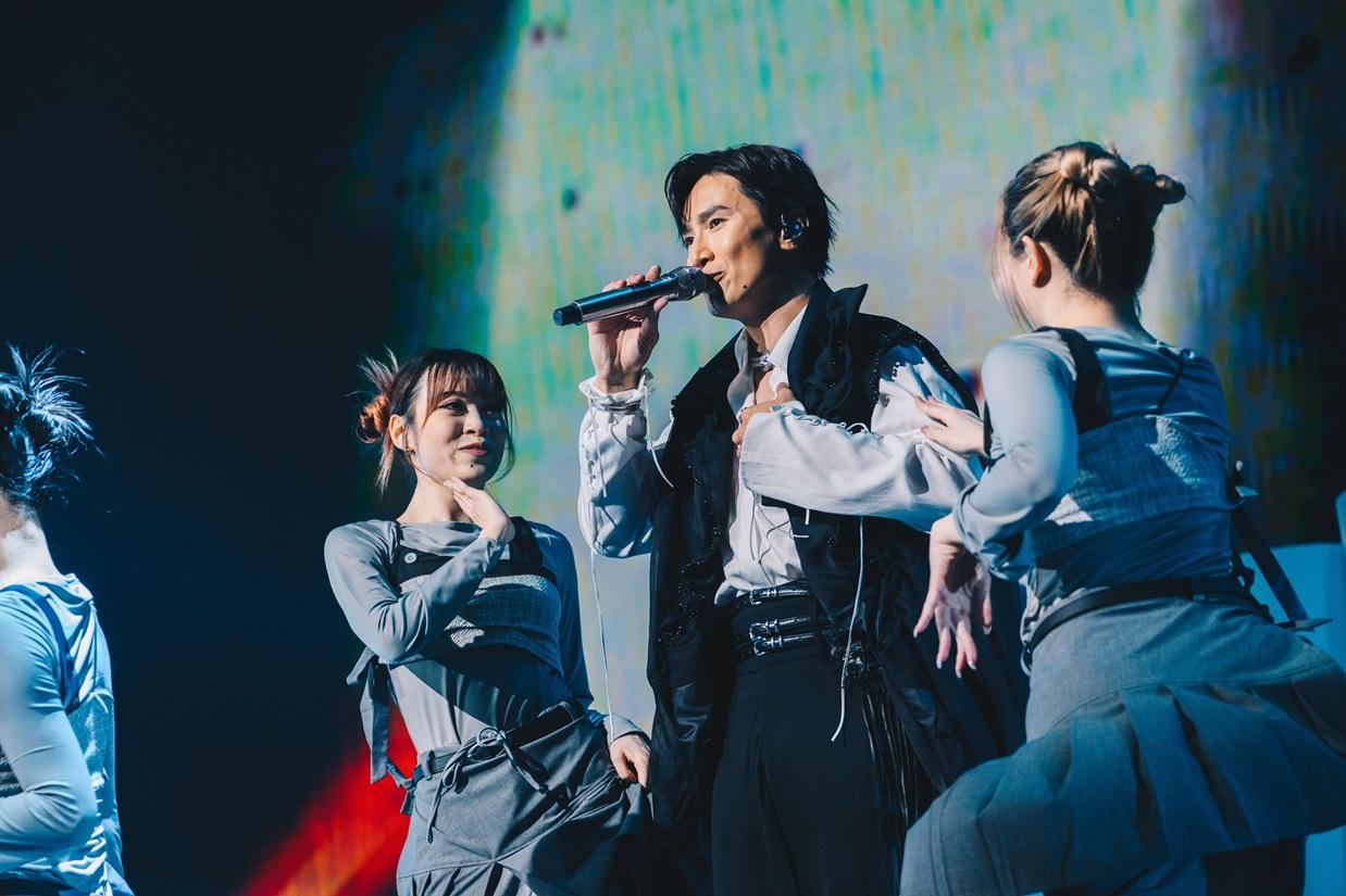 陳柏宇抱病開騷,仍載歌戴舞。