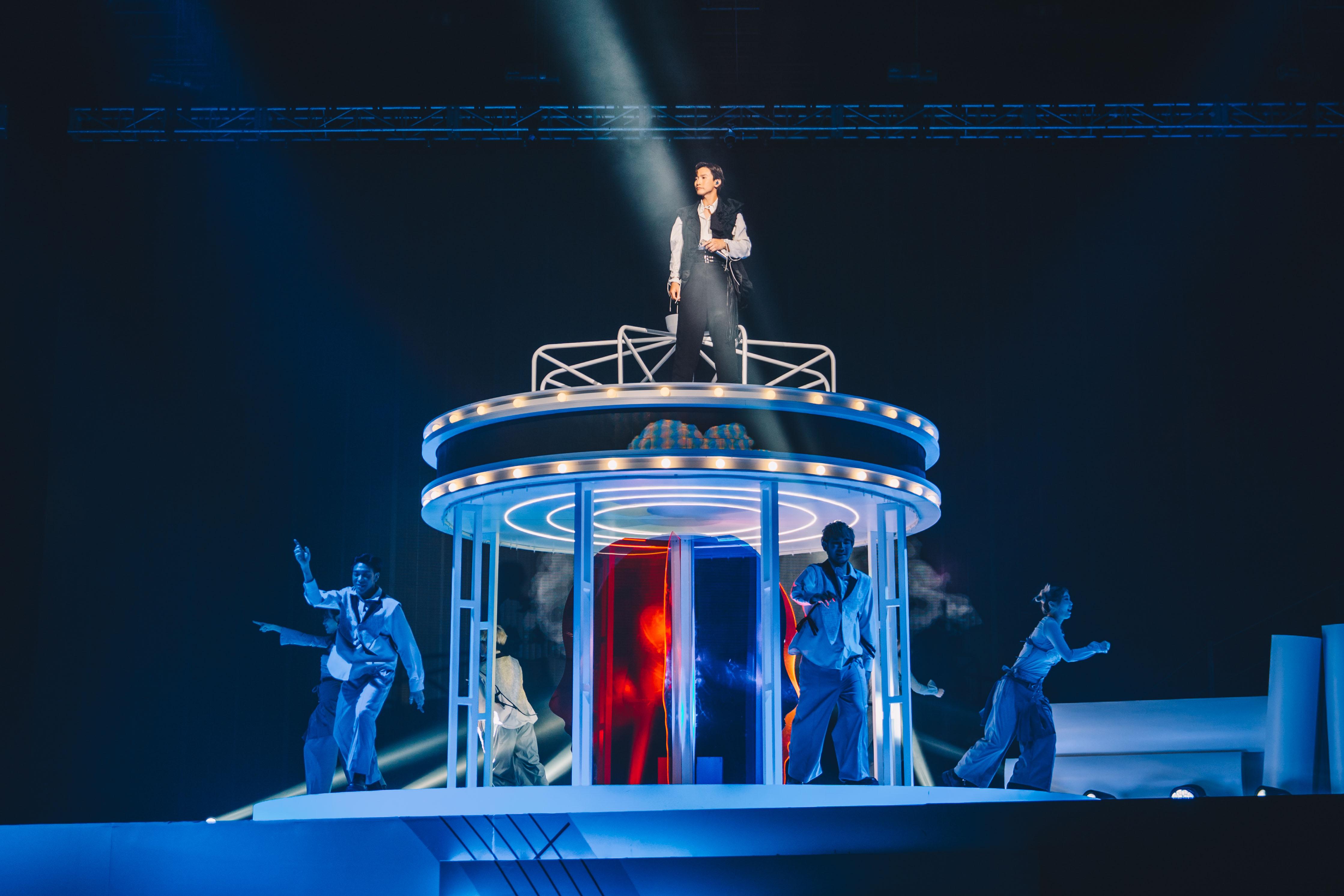 陳柏宇(Jason)帶病舉行《陳柏宇 LIFE IS LIVE 演唱會 2025》,仍盡全力施展渾身解數。