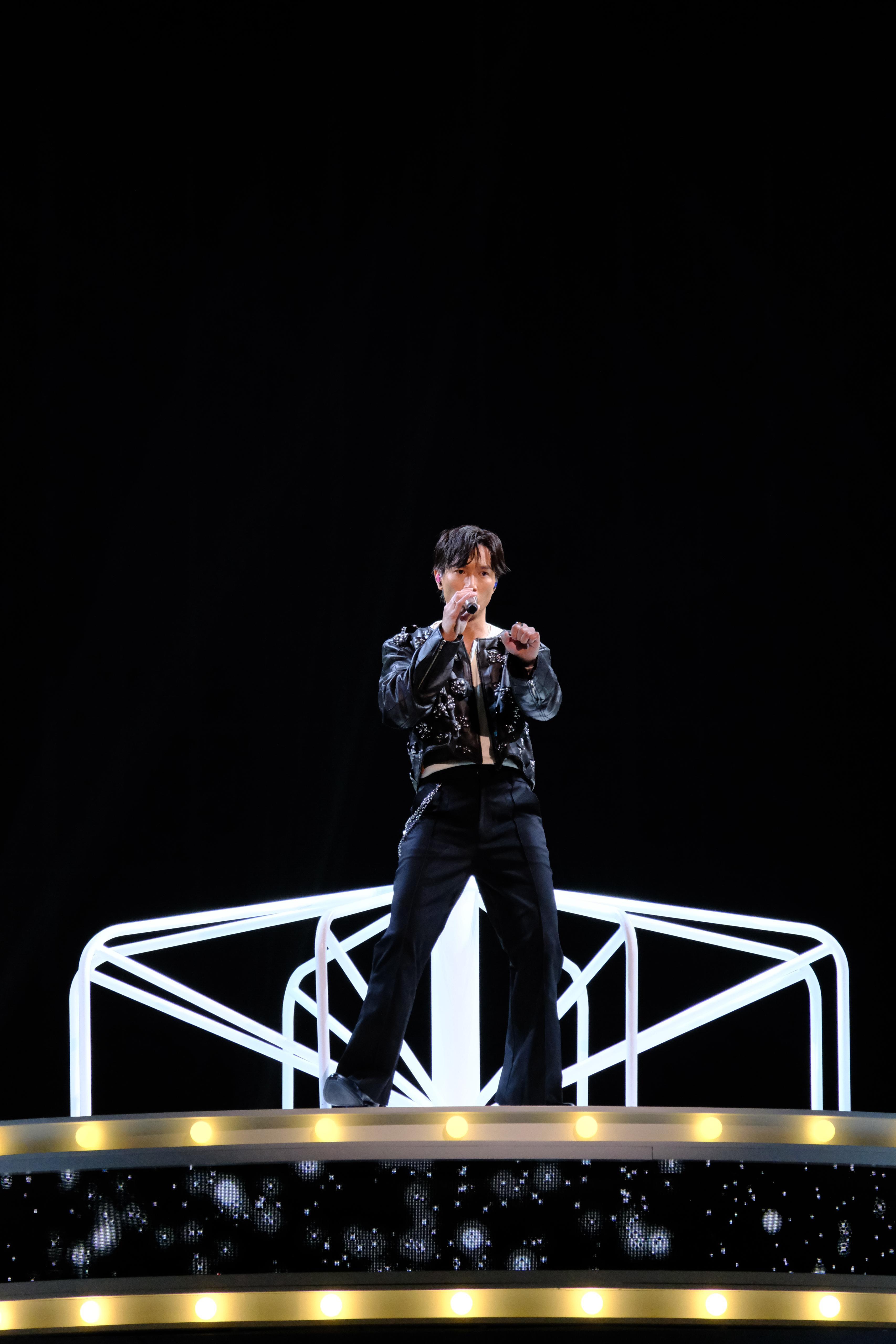 陳柏宇(Jason)帶病舉行《陳柏宇 LIFE IS LIVE 演唱會 2025》,仍盡全力施展渾身解數。