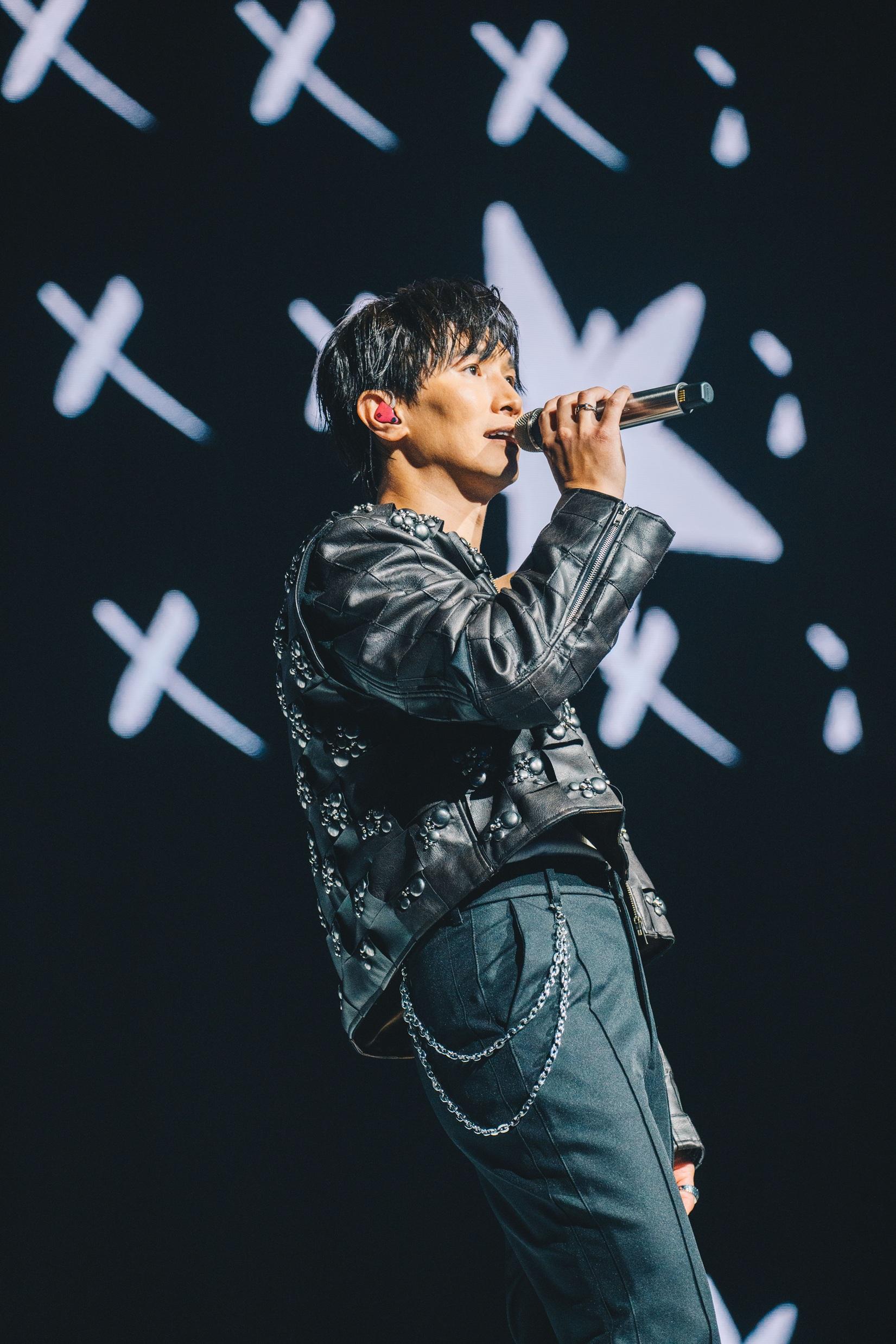 陳柏宇(Jason)帶病舉行《陳柏宇 LIFE IS LIVE 演唱會 2025》,仍盡全力施展渾身解數。