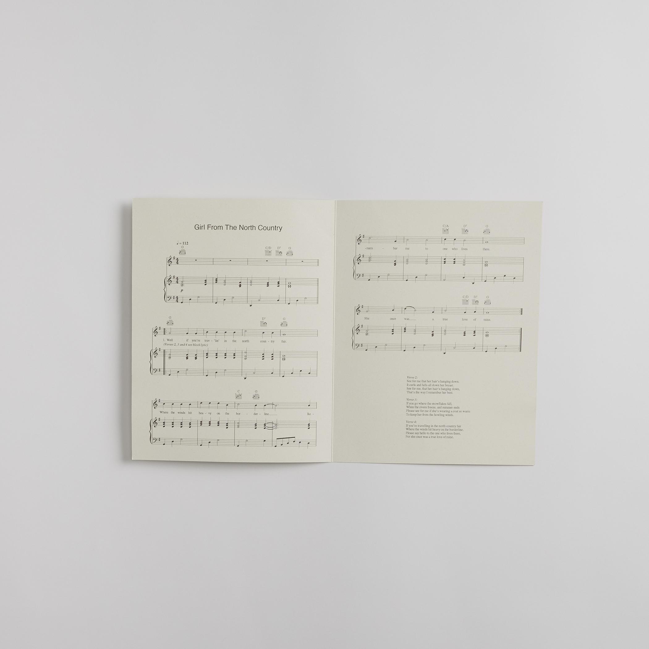 內裡包含印有Bob Dylan的經典歌詞,更隨付多項紀念品,包括《Girl from the North Country》樂譜。