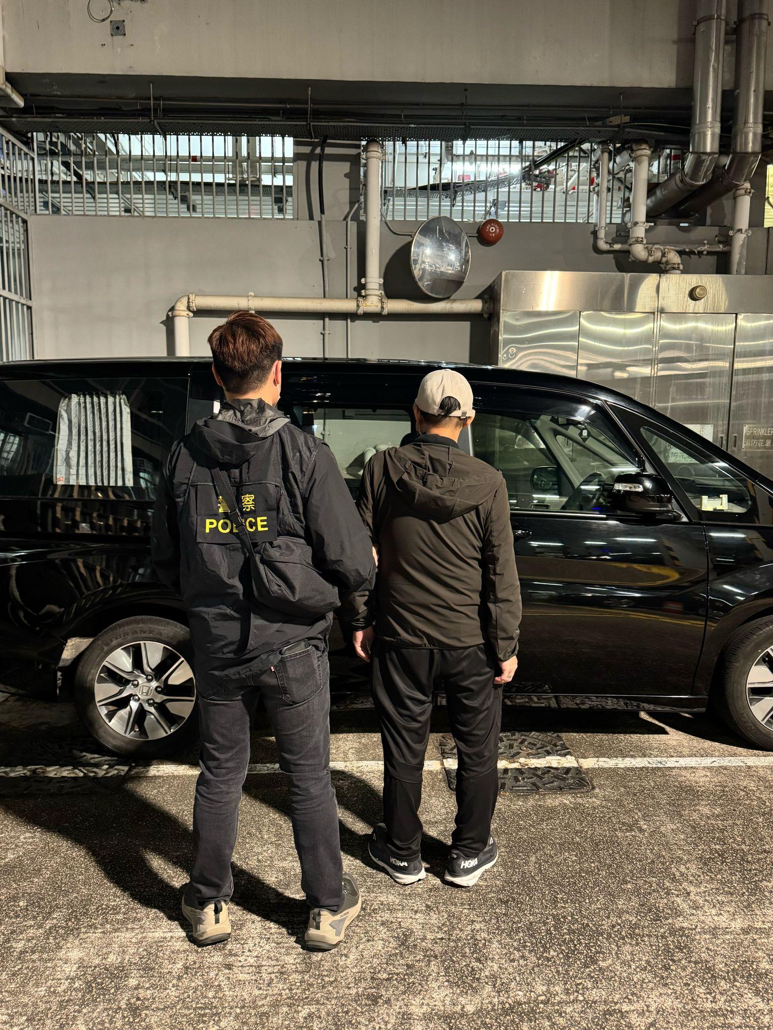 警方於旺角搗破一個釣魚機賭場,共拘7人。(警方圖片)