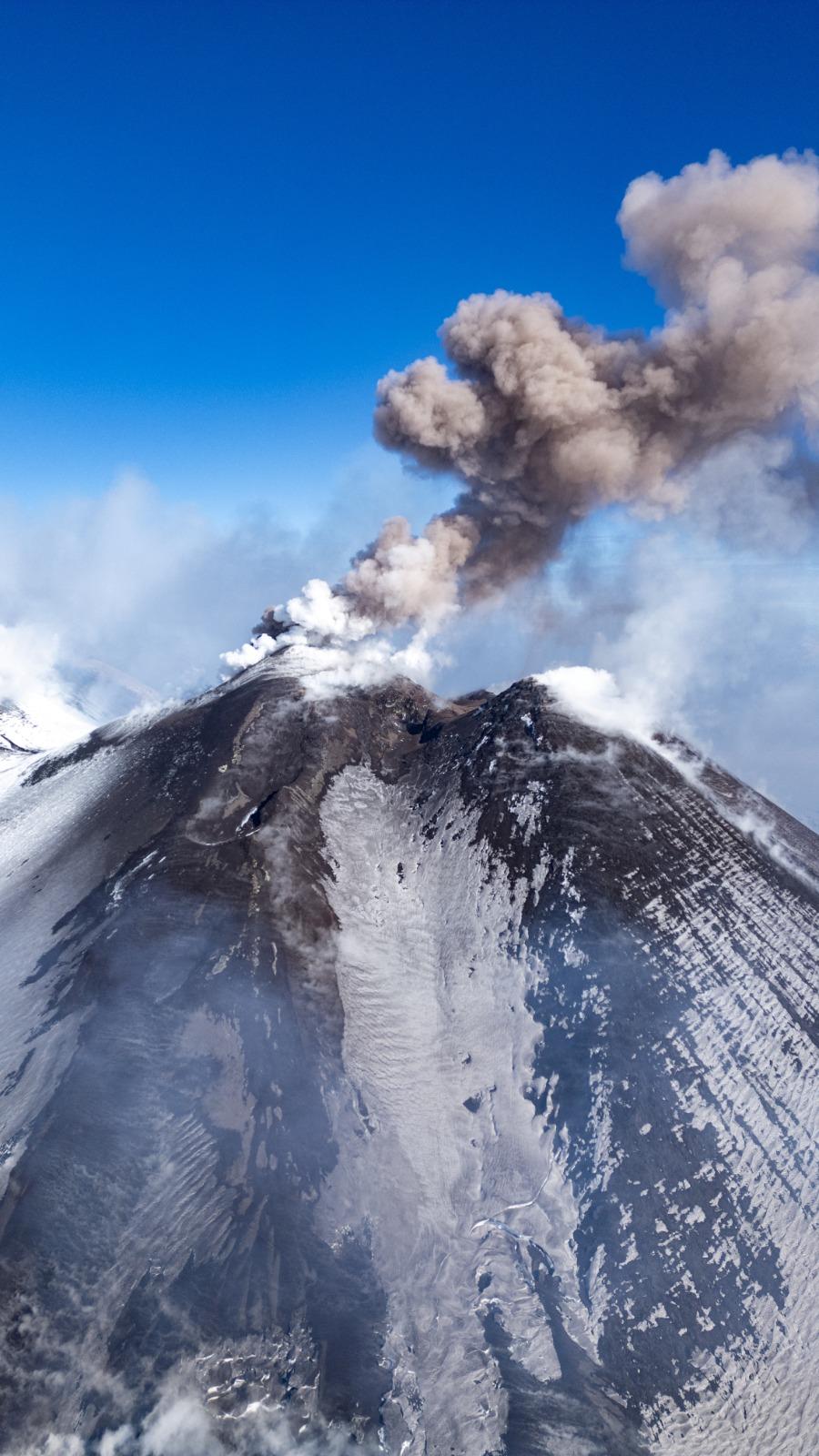 意大利西西里島埃特納火山(Mount Etna)高度約為3350米。(路透社)