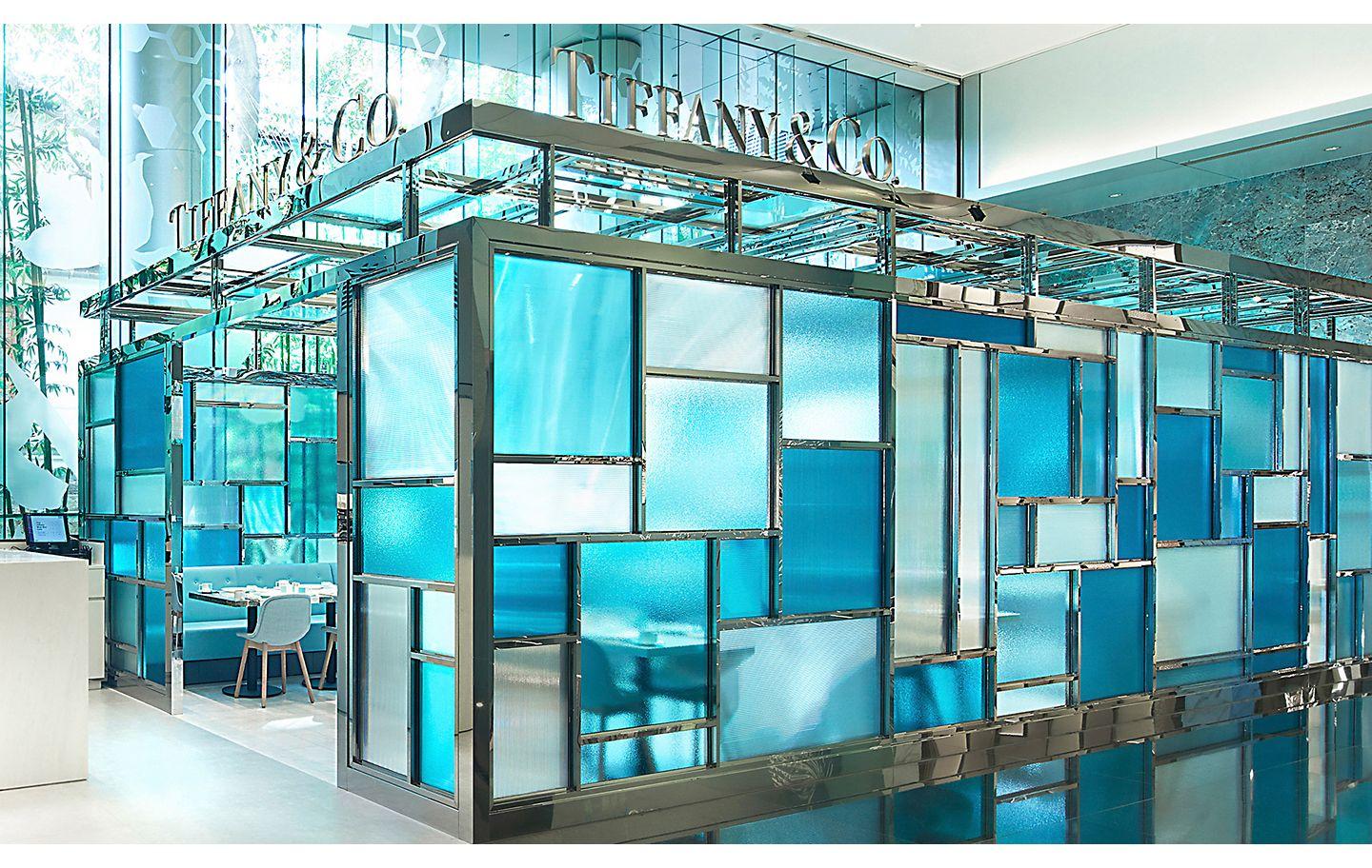 The Tiffany Blue Box Cafe送蛋糕