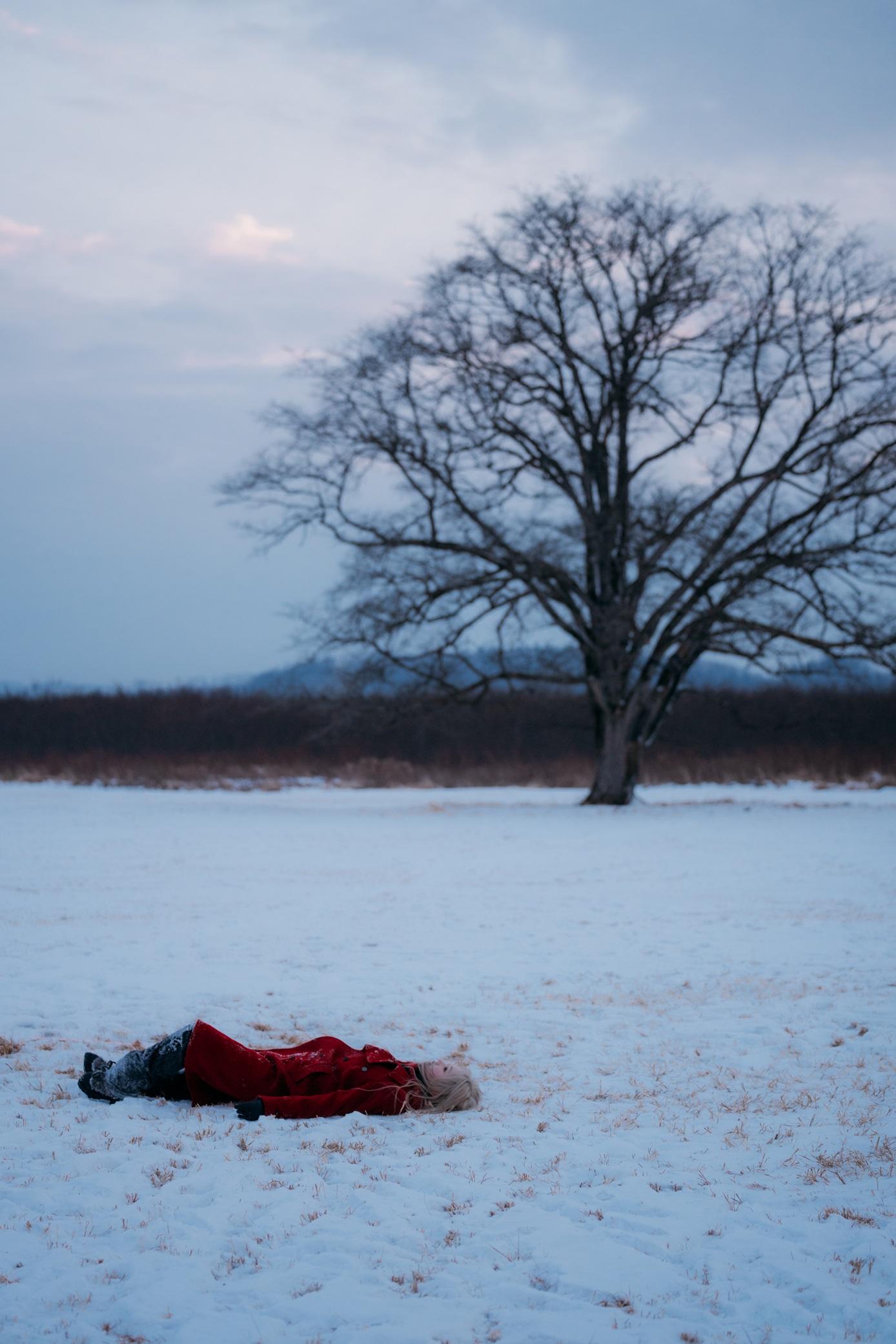 Nancy Kwai為拍新歌《I tried…》MV扑倒的鏡頭,總共扑了逾20次。