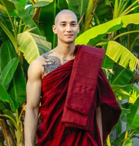 Paing Takhon當年短暫出家修行,憑住俊俏外貌一度被封為「地表最帥和尚」。