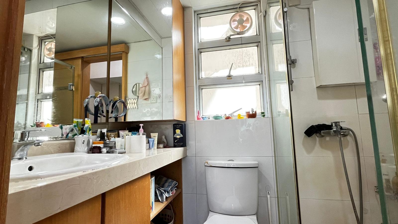 明廁浴室闊大實用。(代理提供)