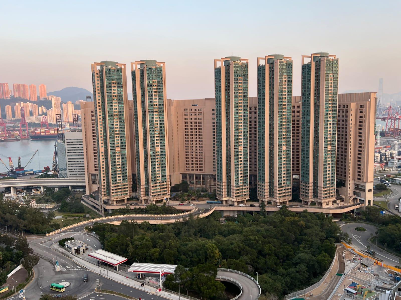 單位景觀不俗,主要望園景、遠樓景及部分海景,視野開揚。(代理提供)