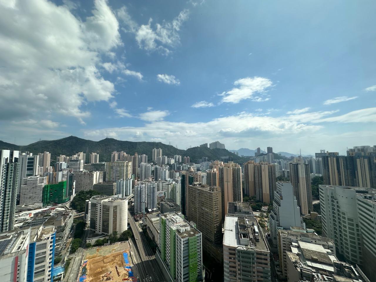 單位景觀十分開揚遼闊,望荃灣區市景。(代理提供)