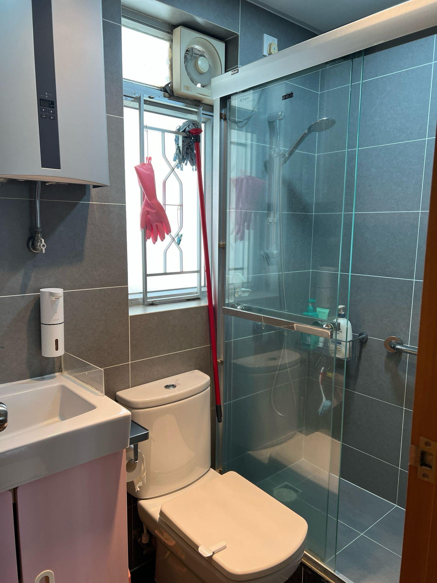 浴室為明廁,裝修算新淨。(代理提供)