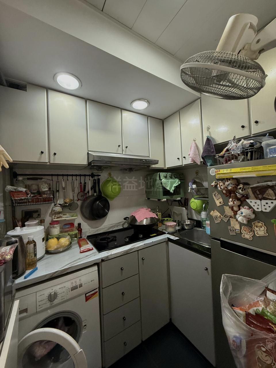 廚房有不少收納空間,相當實用。(代理提供)