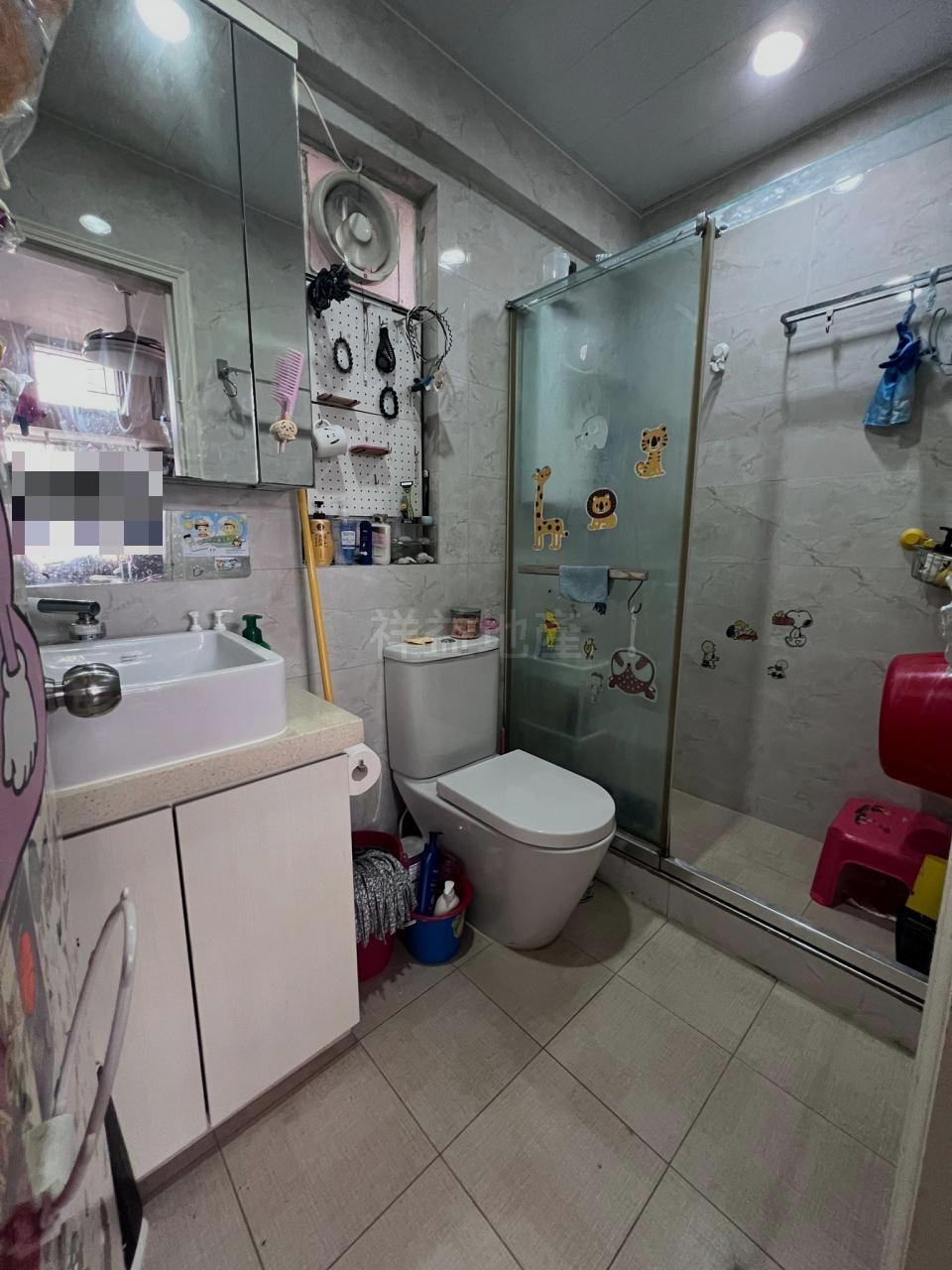 明廁浴室空間闊落。(代理提供)