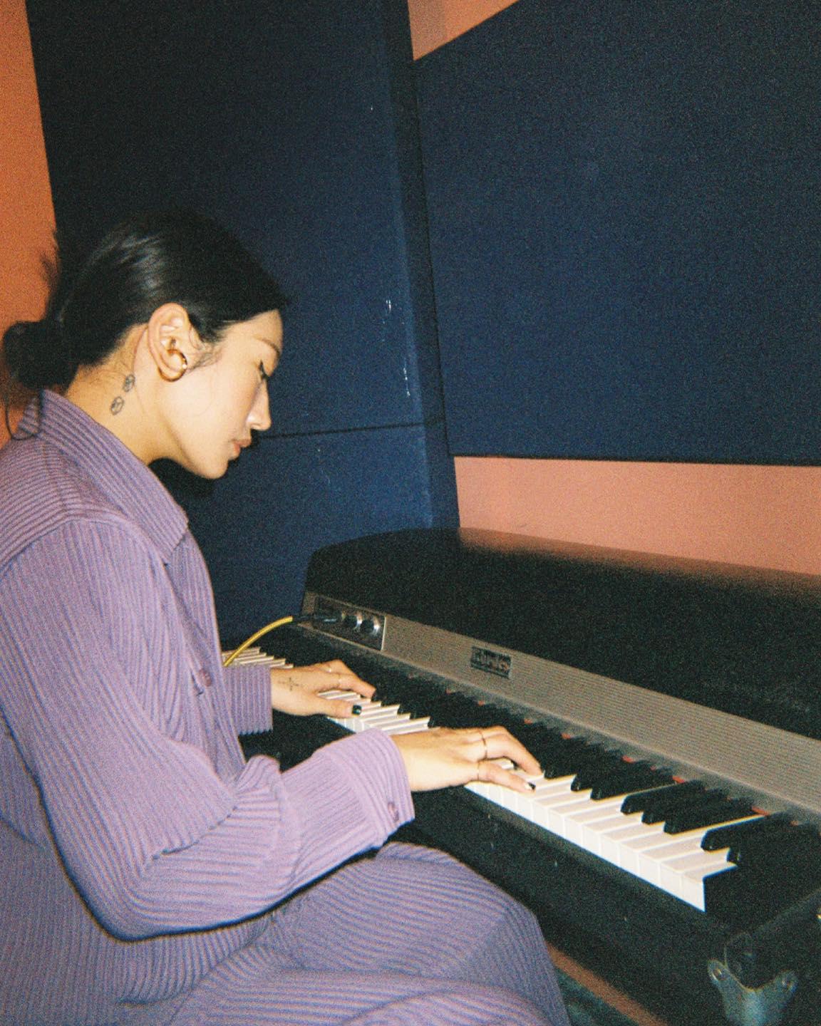 Peggy Gou曾被樂網站Pitchfork讚會創作、製作、混音及演奏樂器的出色DJ。