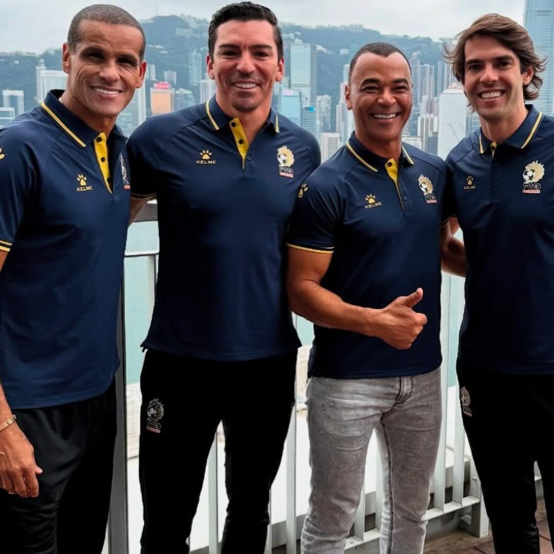 賀歲盃2025|李華度與巴西隊友盧斯奧、卡富及卡卡合照。(李華度IG)