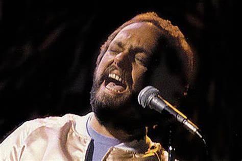 Robert於1972年翻唱The Tokens的《The Lion Sleeps Tonight》成名。