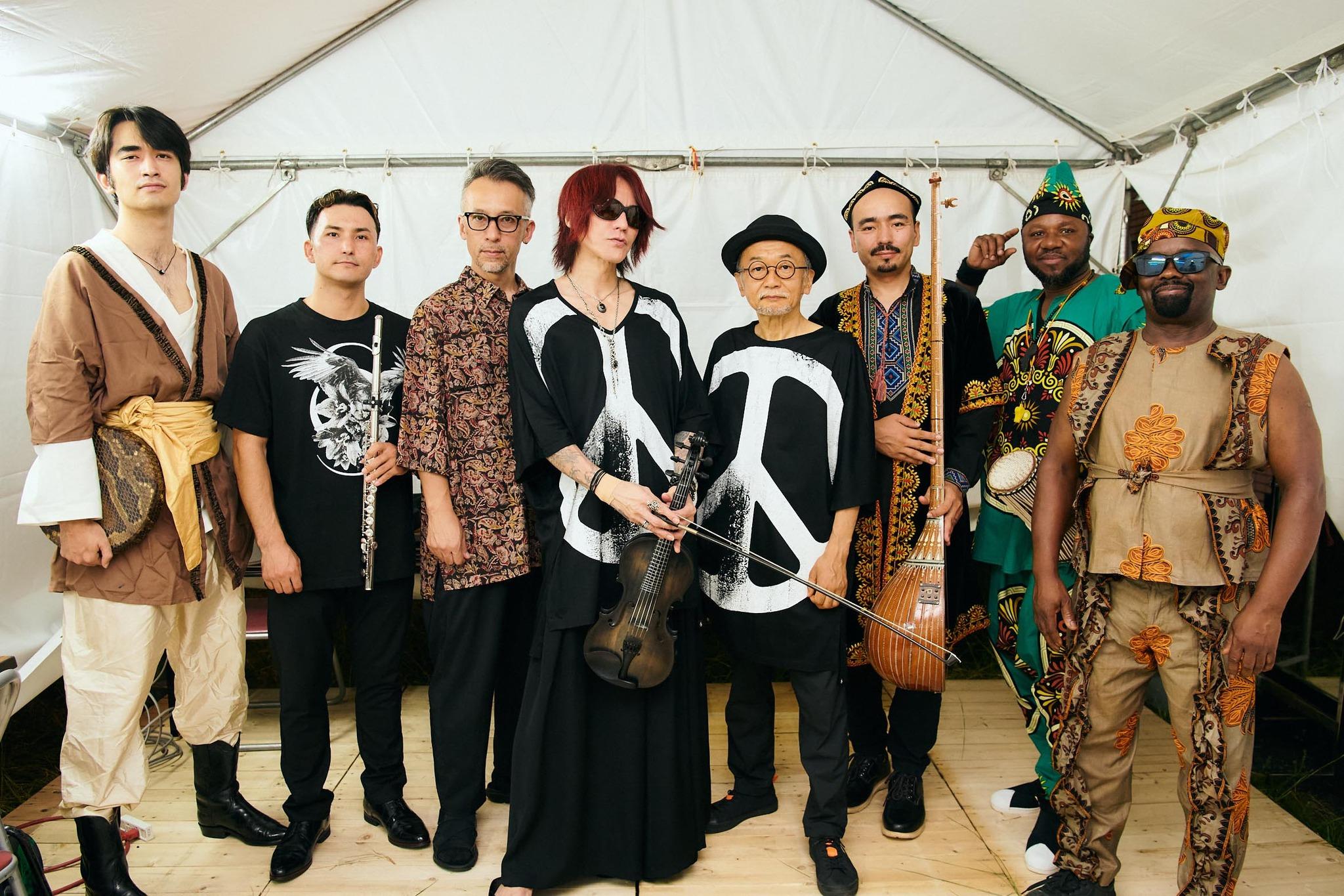 SUGIZO去年與一班民族樂手合作,帶來一場非常精彩的音樂會。