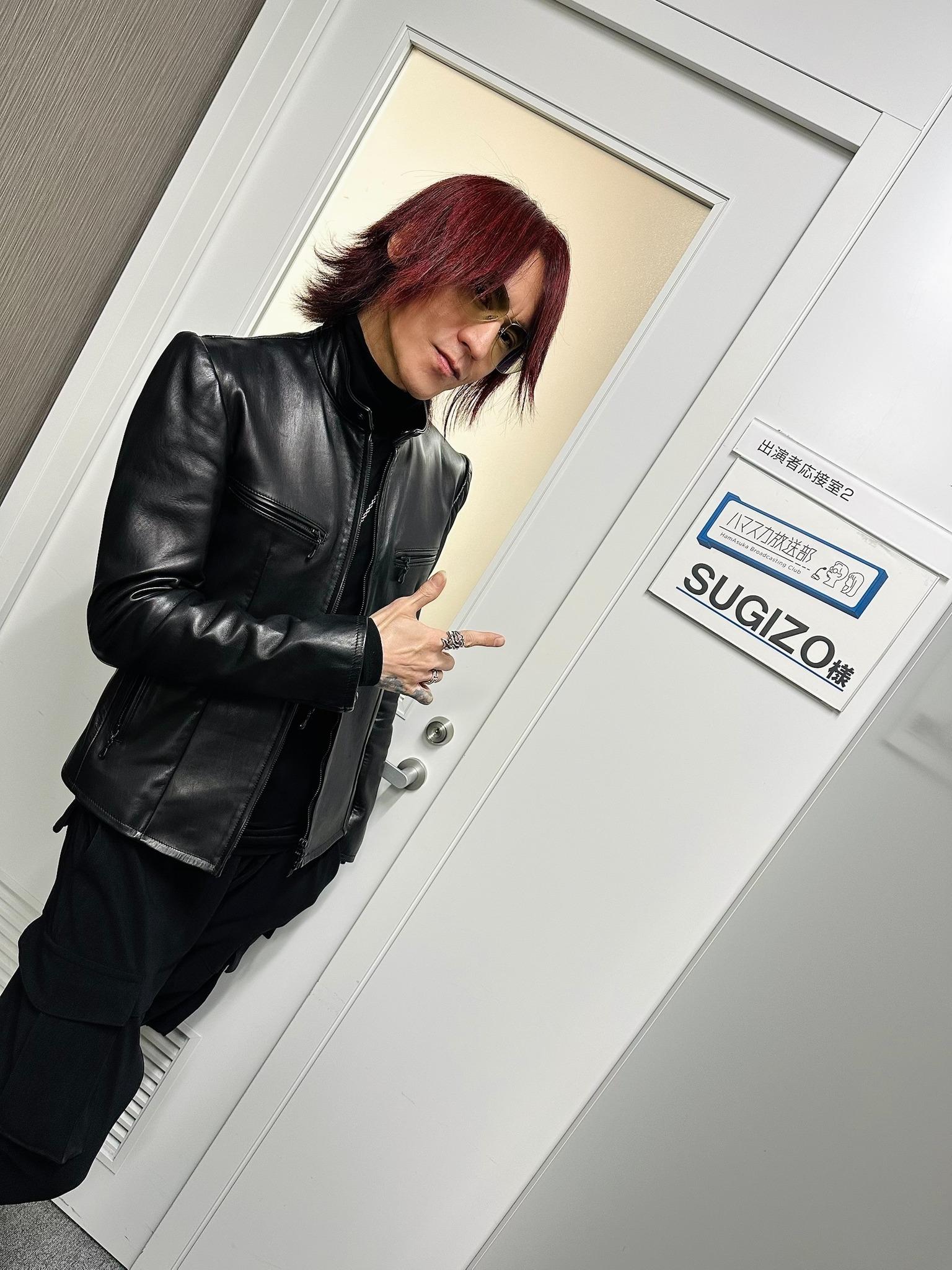 學習古典音樂出身的SUGIZO,是J-Rock樂手中最愛跨界各種樂風的一位。