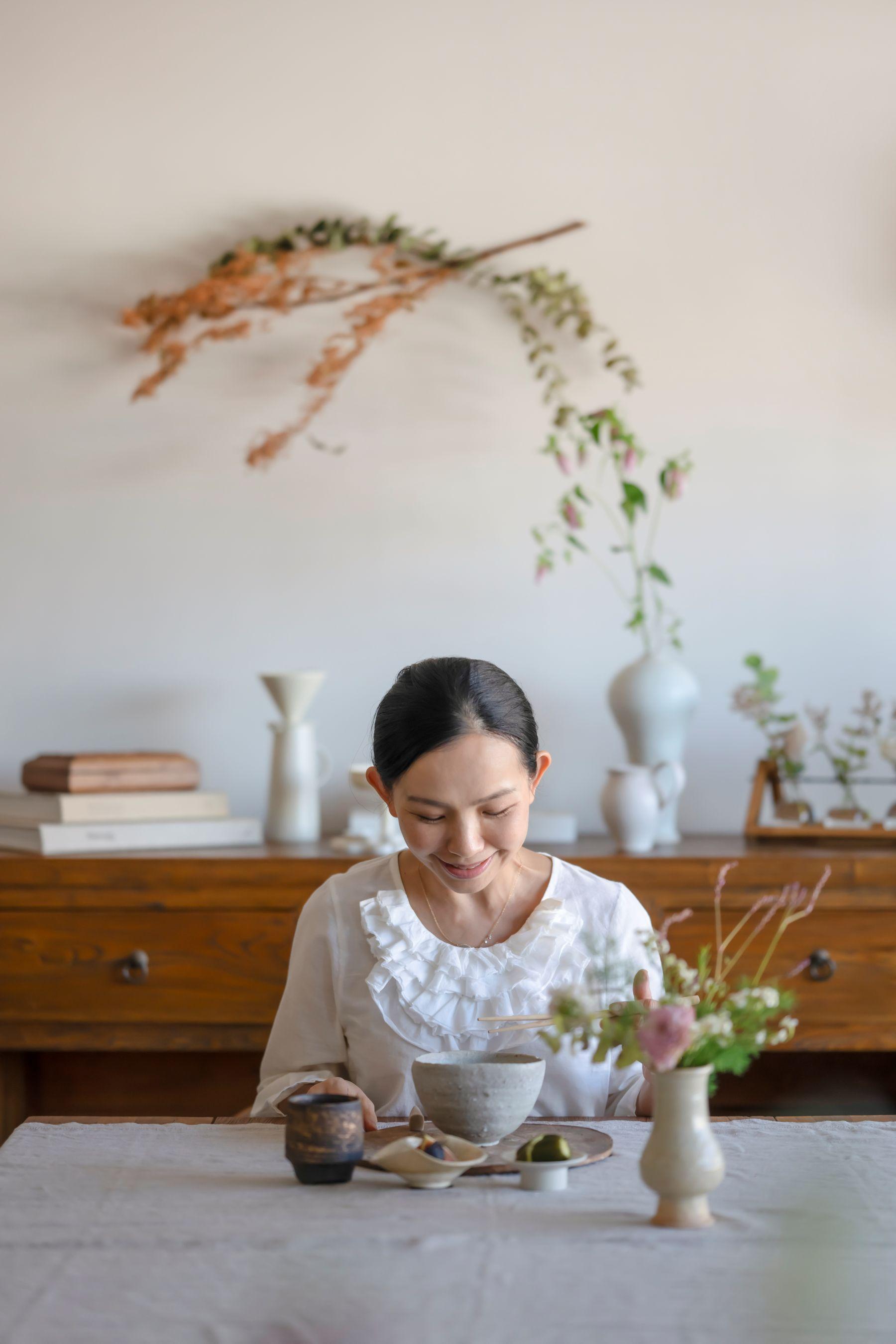 關琬潼(Shadow Kwan)推出最新著作《生活美學家的料理風景》,分享日常美食與生活美學的點滴。