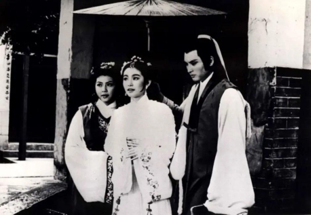 1978年的《真白蛇傳》,由林青霞(中)和秦祥林(右)飾演白娘子和許仙,演繹千年蛇妖和凡人相戀的故事。(網上圖片)