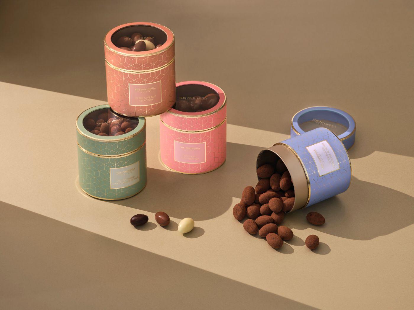 朱古力開心果、朱古力士多啤梨、朱古力原粒杏仁 各$198(半島精品店與咖啡廳)