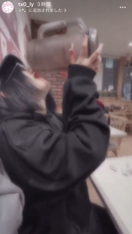 日本少女把在Sukiya的行為上載到IG Story。(影片截圖)