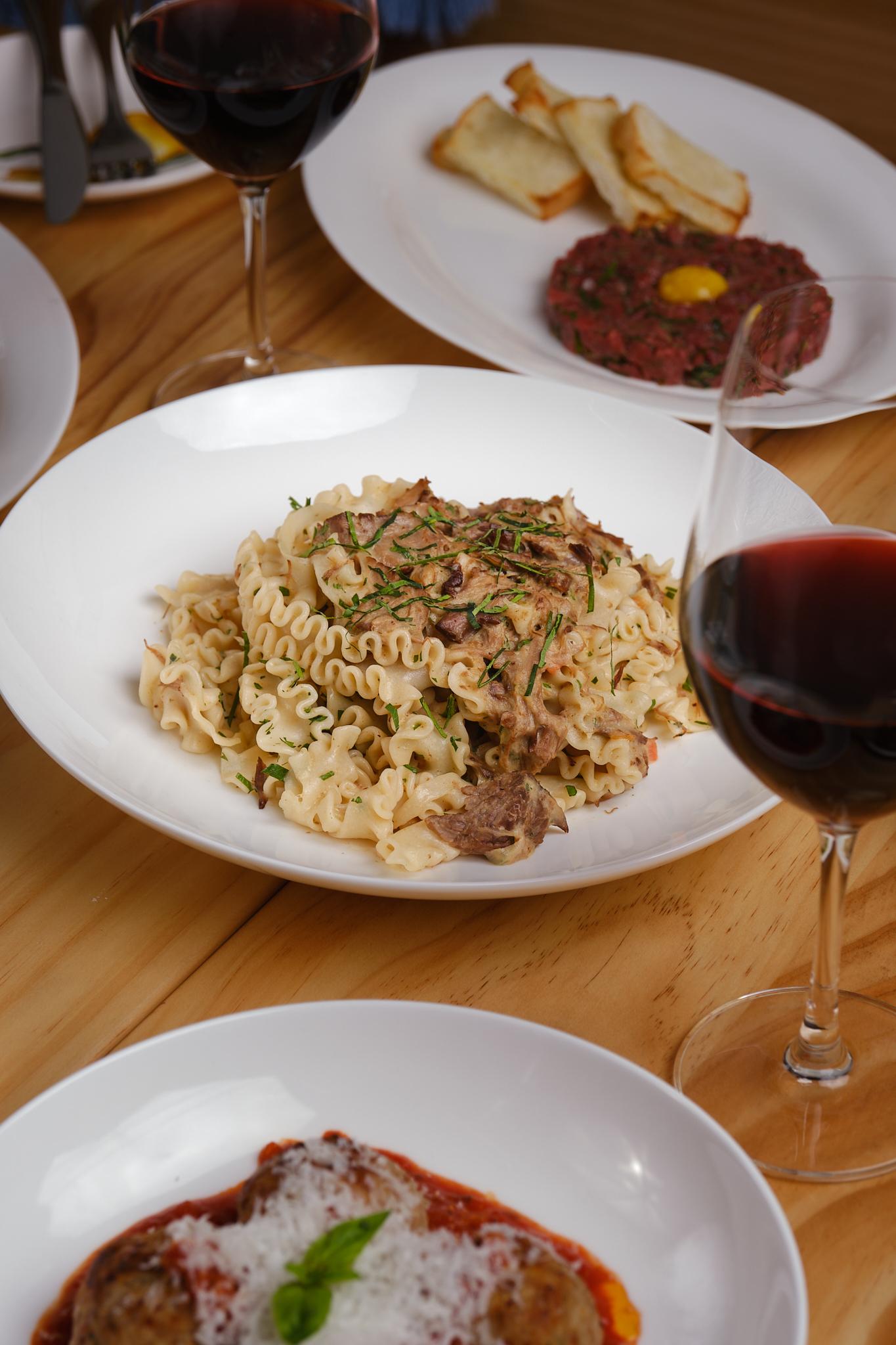 12小時慢煮燉牛肩肉燴波浪邊闊條麵$168