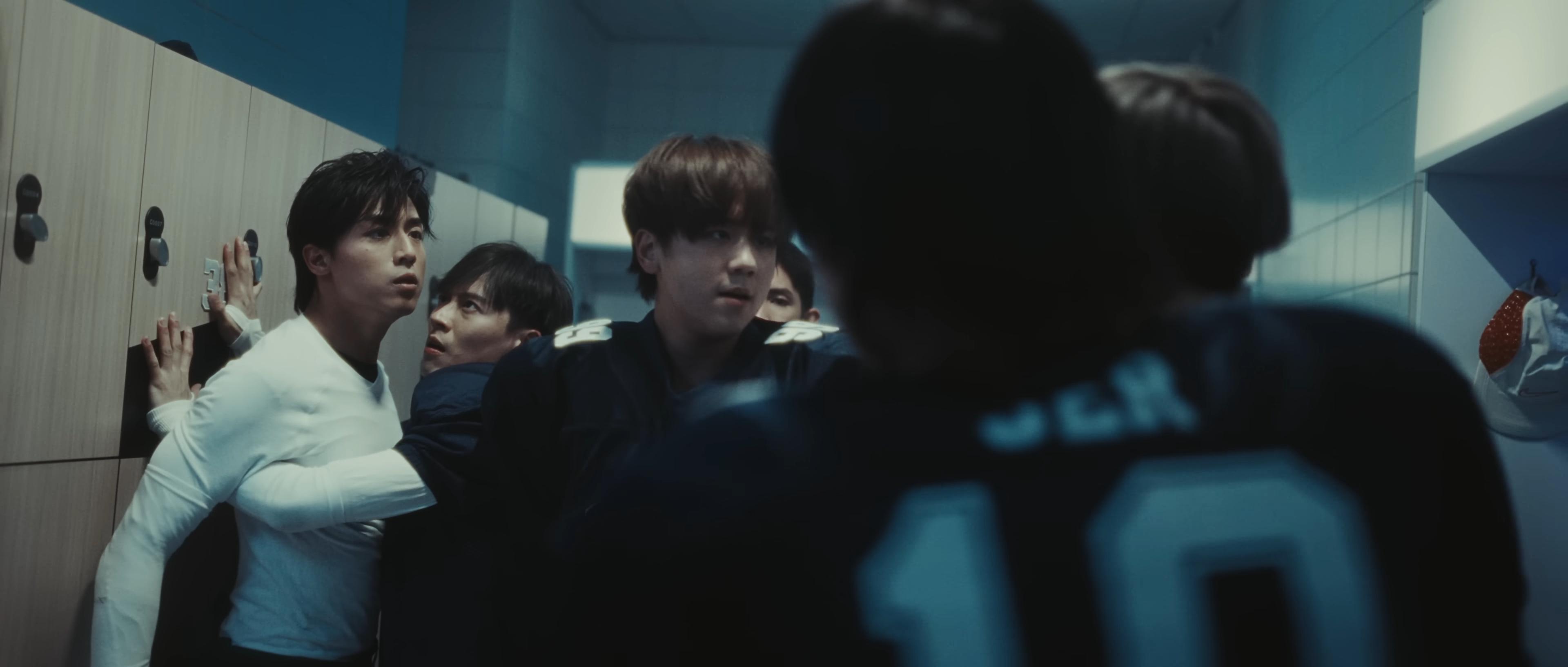 AK大爆他與Edan在更衣室大打出手的一場戲,原本由隊中兩位「高人」演出。