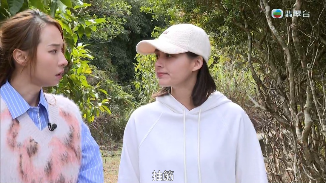 謝嘉怡在《東張西望》重溫當日事發經過,當提到愛犬當日的情況時,不禁在鏡頭前落淚。