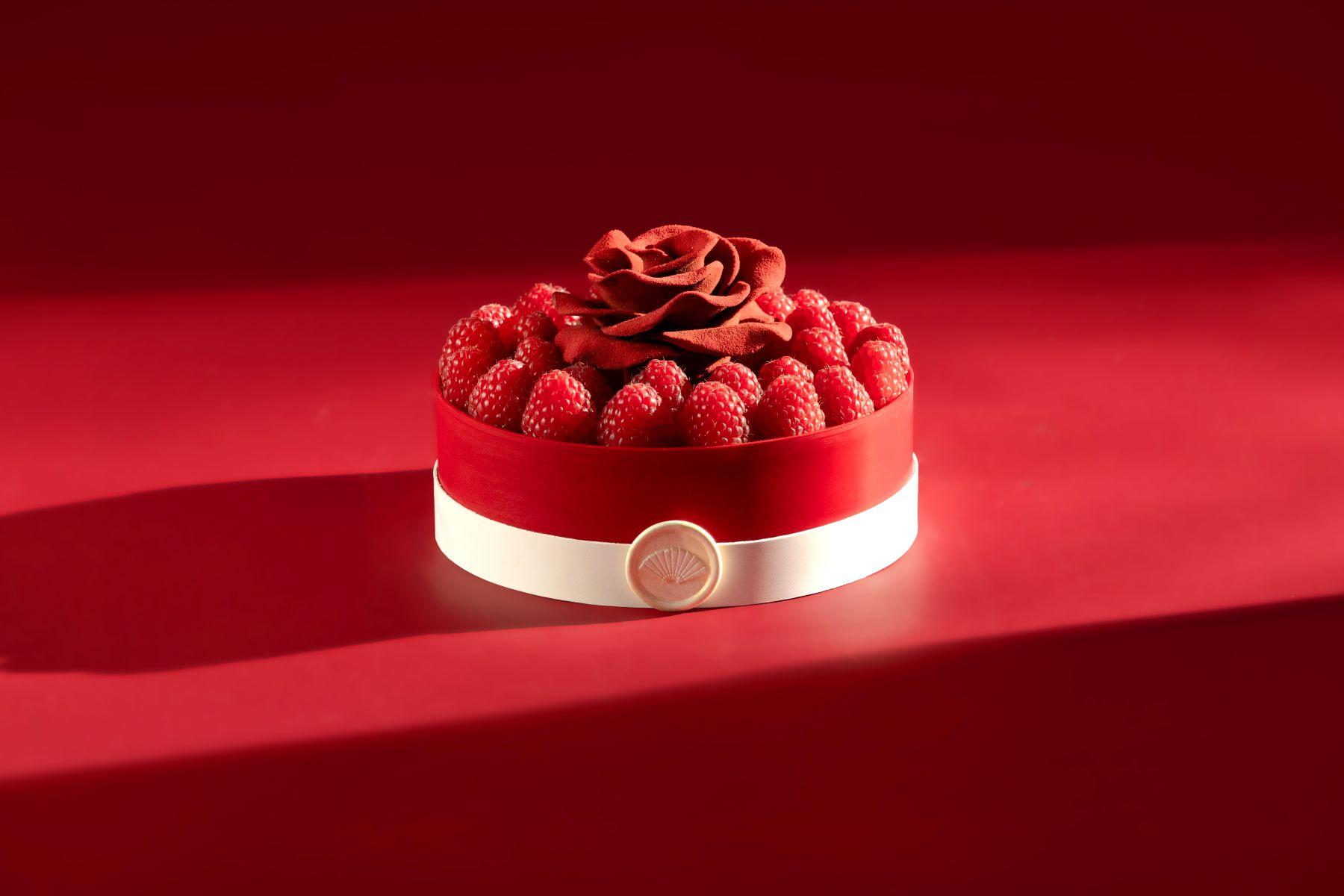 情人節玫瑰紅桑子雲呢拿忌廉蛋糕$588(文華餅店)