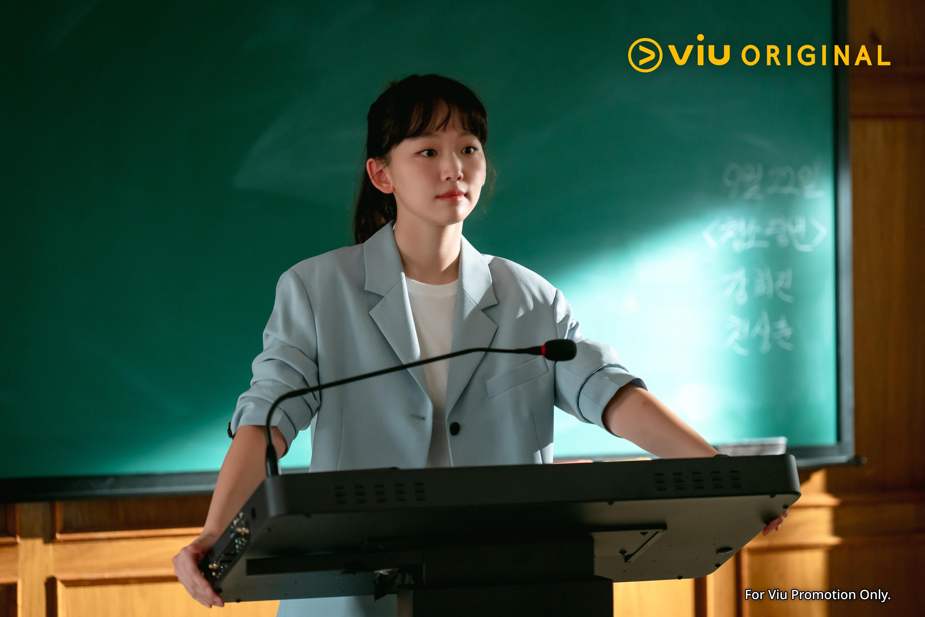 秦基周入行前經歷相當豐富,今次化身熱血教師。