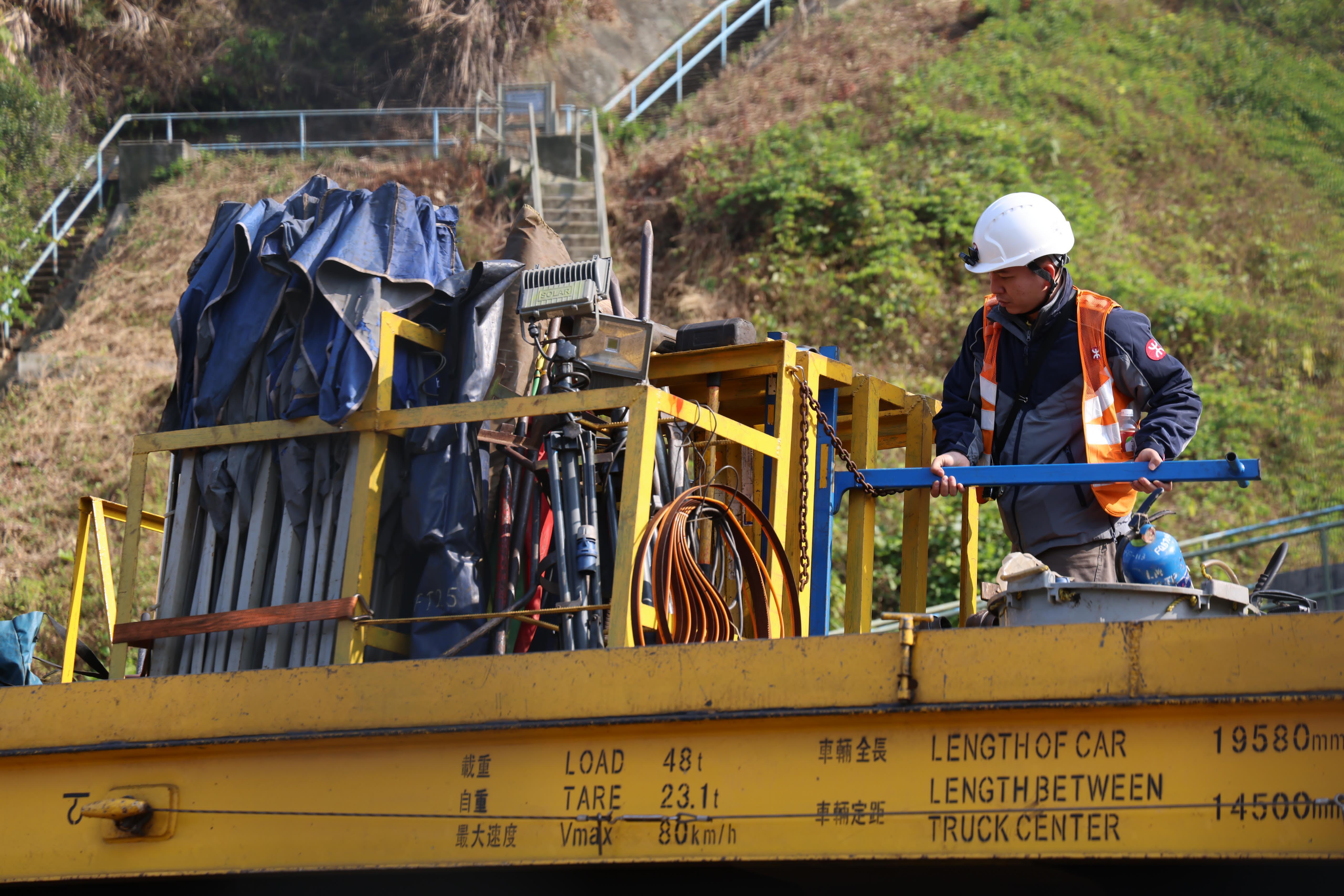 港鐵表示是次事故為工程車水平系統故障問題。