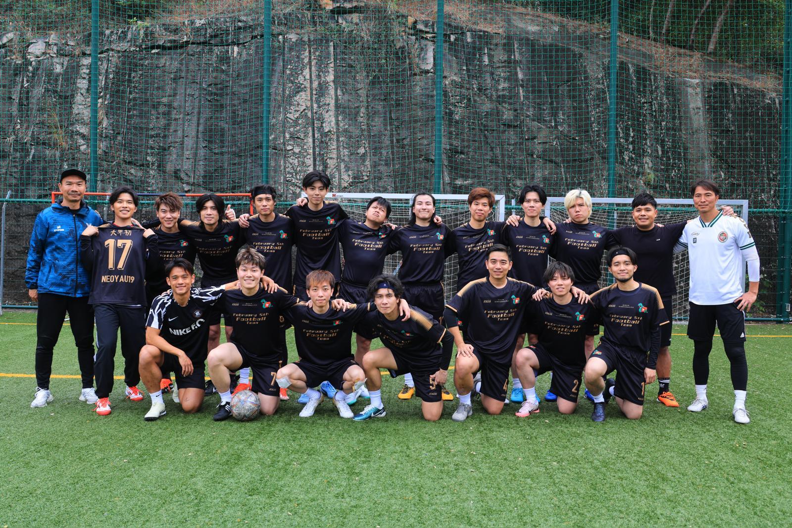 「二月五號足球隊」大合照。
