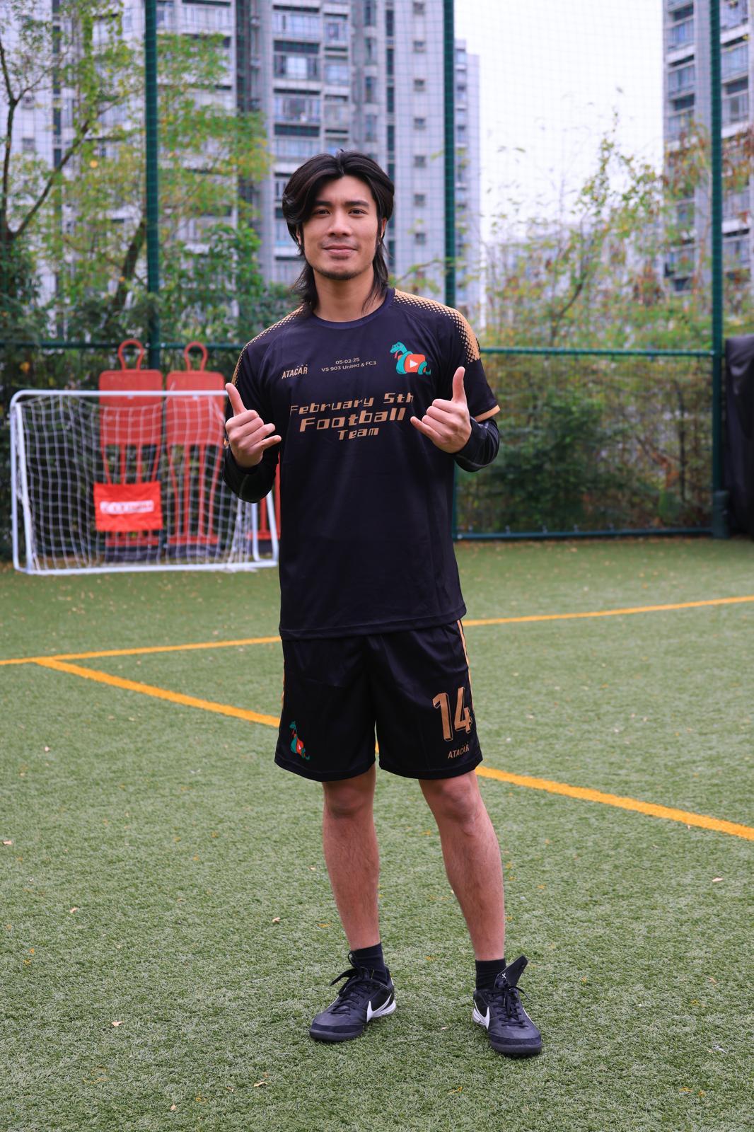 周殷廷屬於「二月五號足球隊」。