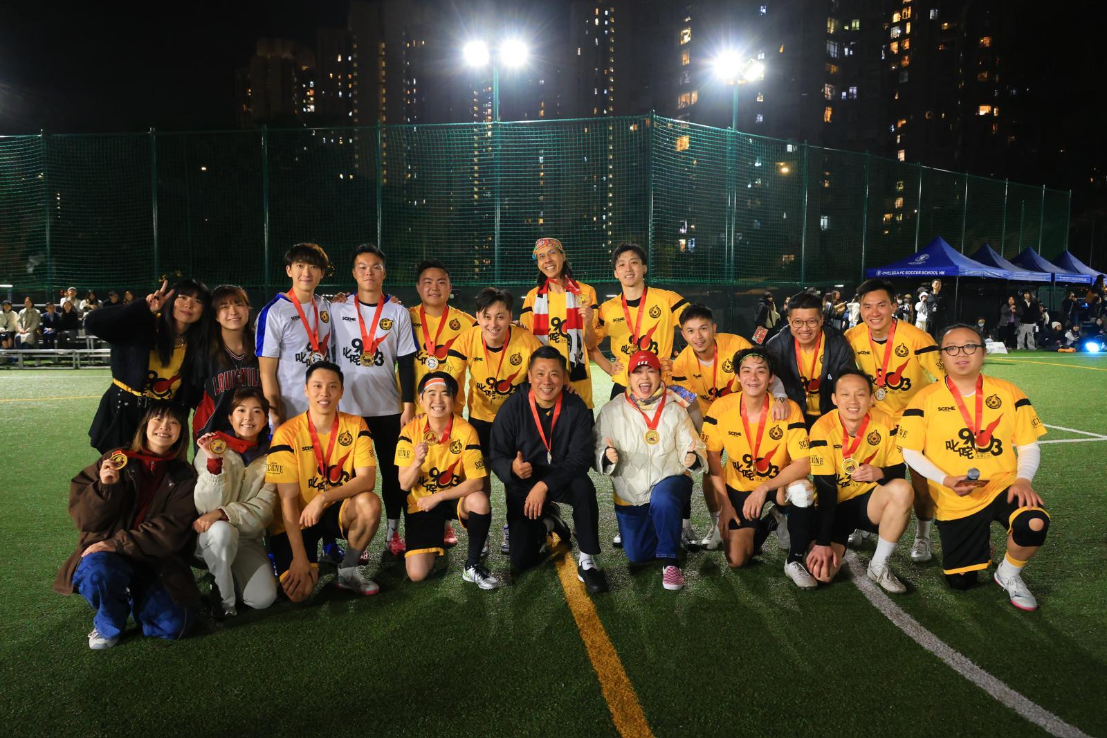 「903 UNITED」大合照。