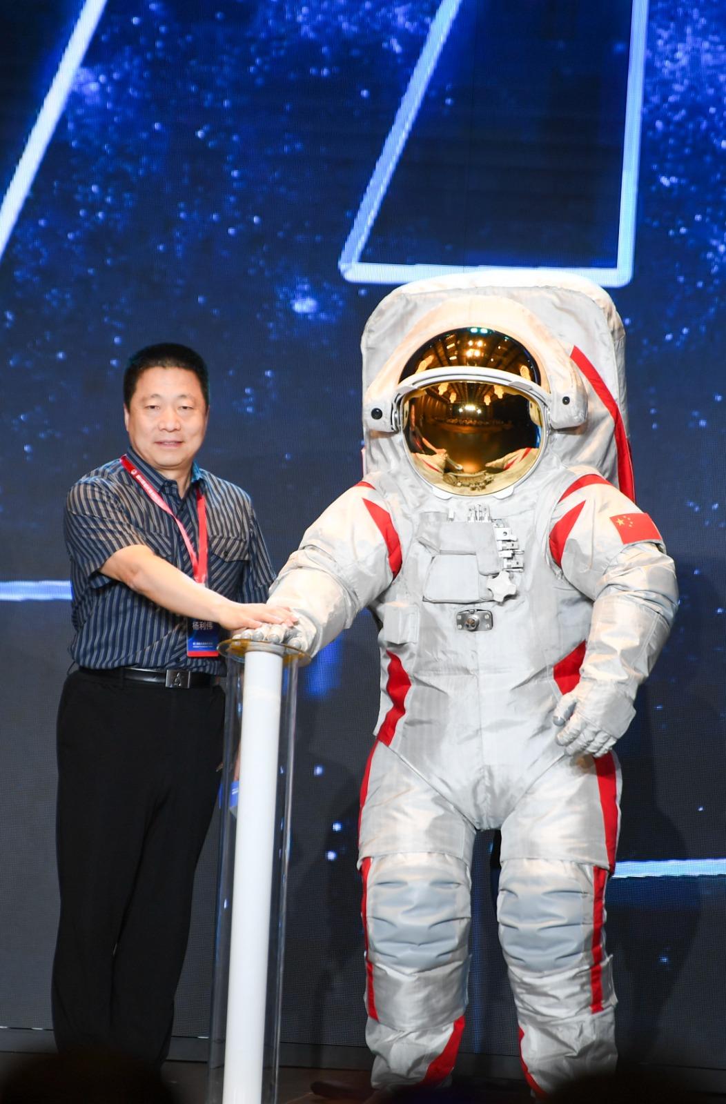 中國載人月球探測任務登月服去年9月舉行徵名活動。(新華社資料圖片)