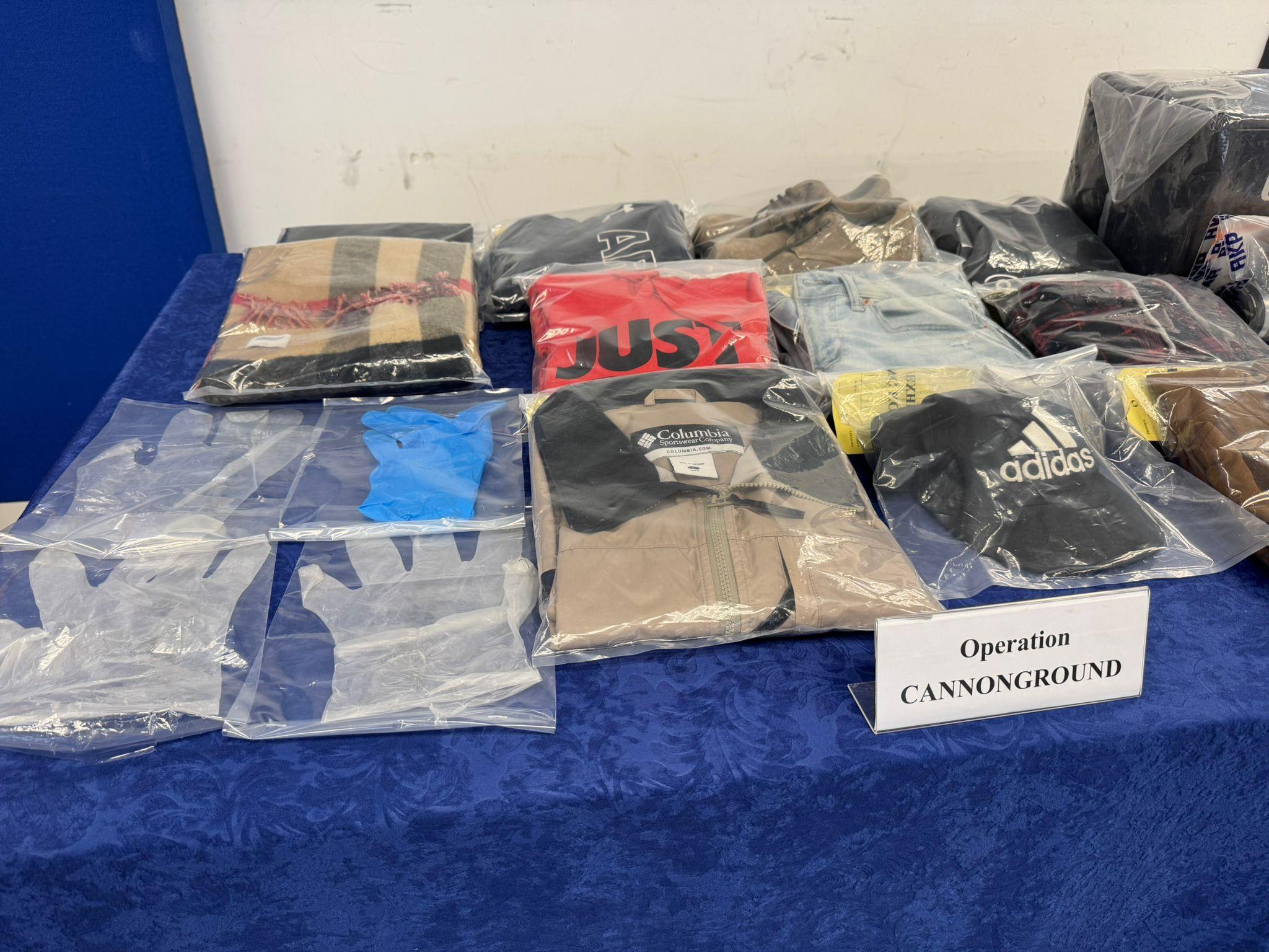 警搗彈票黨集團拘10人,涉28宗網購騙案46萬騙款。