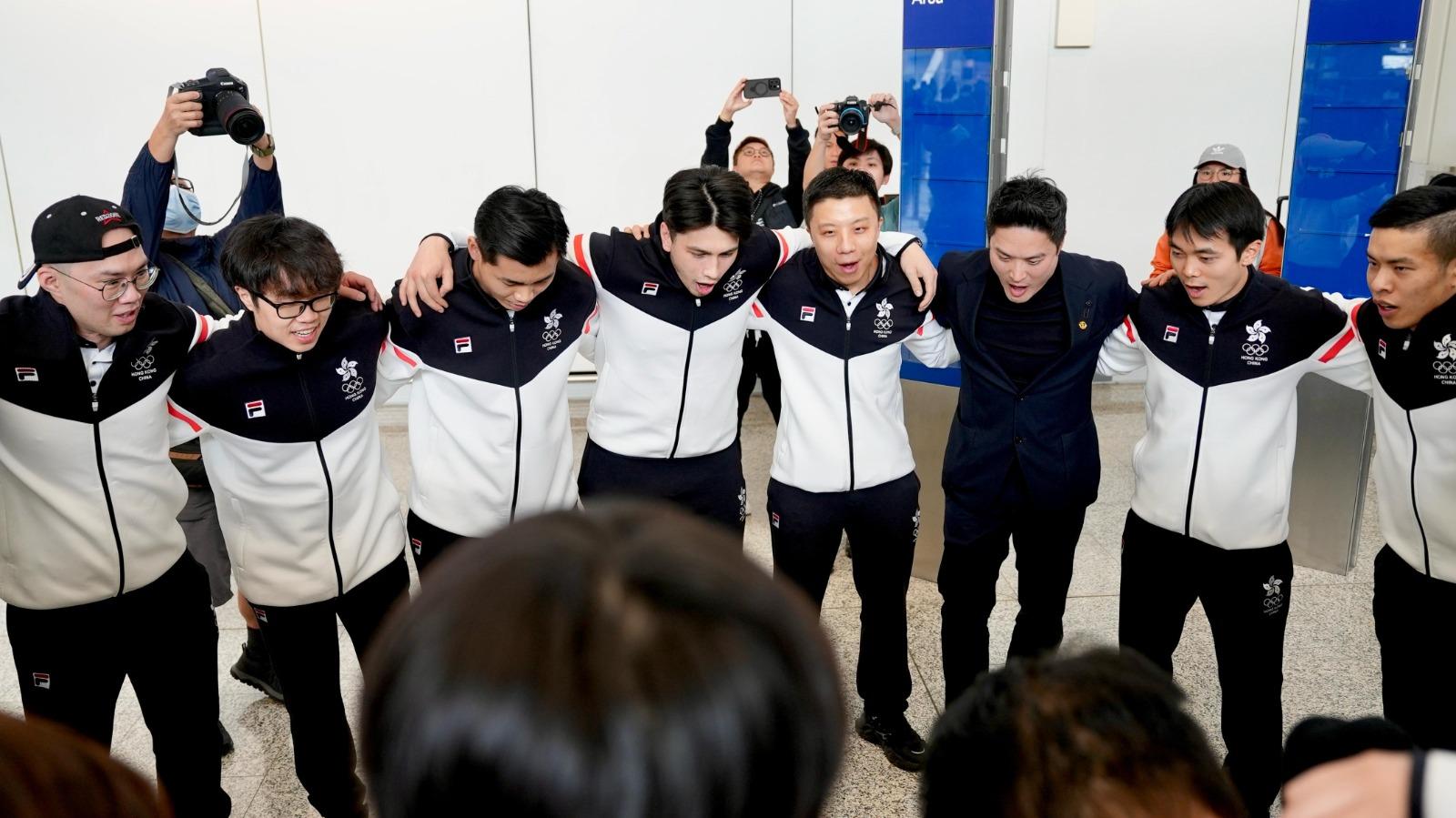 冰球港隊代表返港,球會稱襲擊事件中隊員克制體現專業精神。