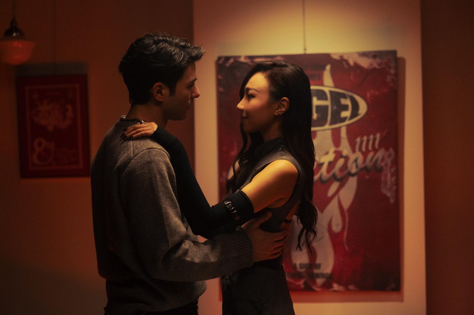 鳯小岳特地從台灣來港為AGA江海迦新歌《Gas Station Diner》拍MV。