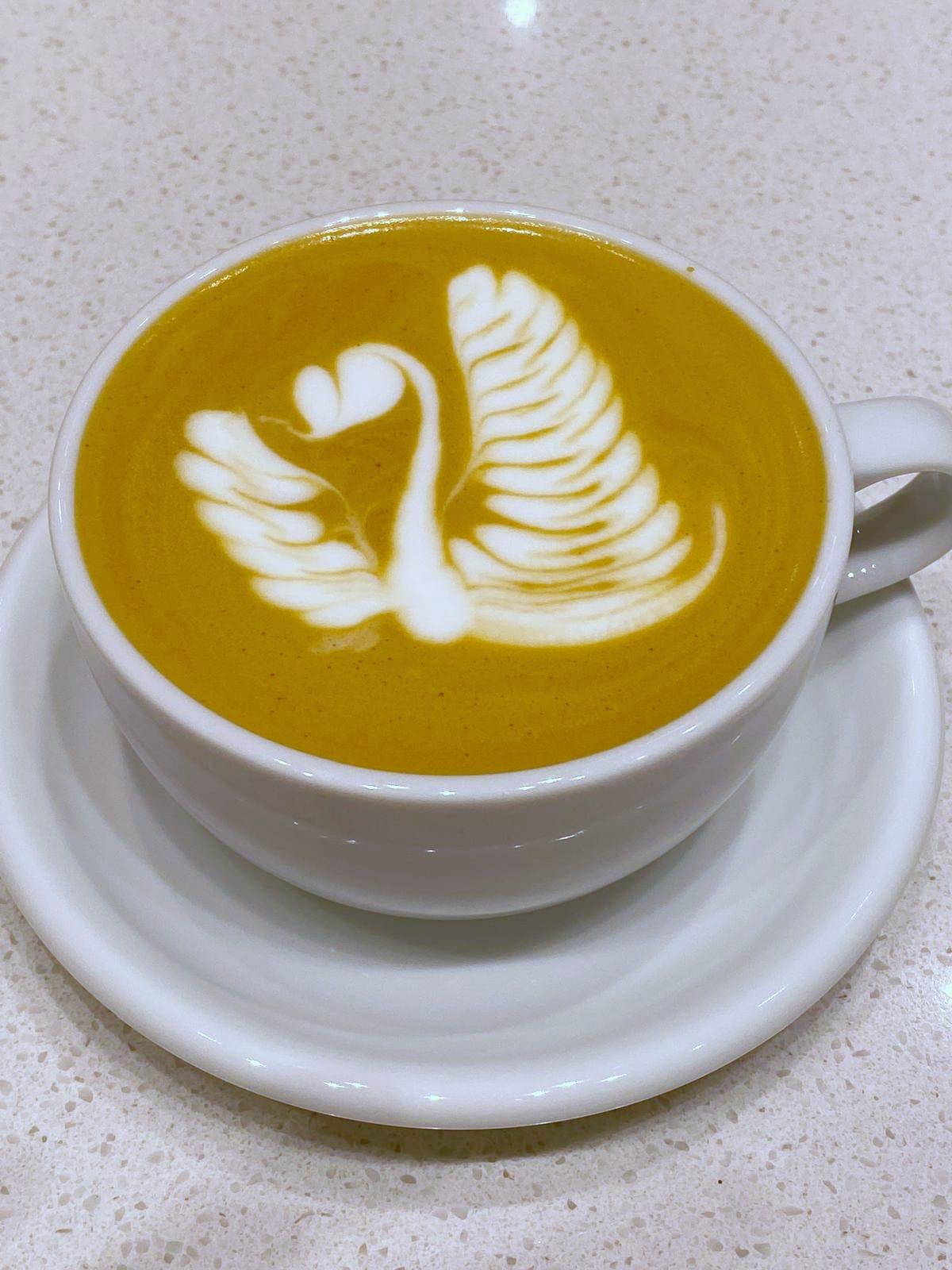 White $45 取單一產地咖啡豆沖調,訪問當日有日曬埃塞俄比亞豆,淺度烘焙,散發果香。