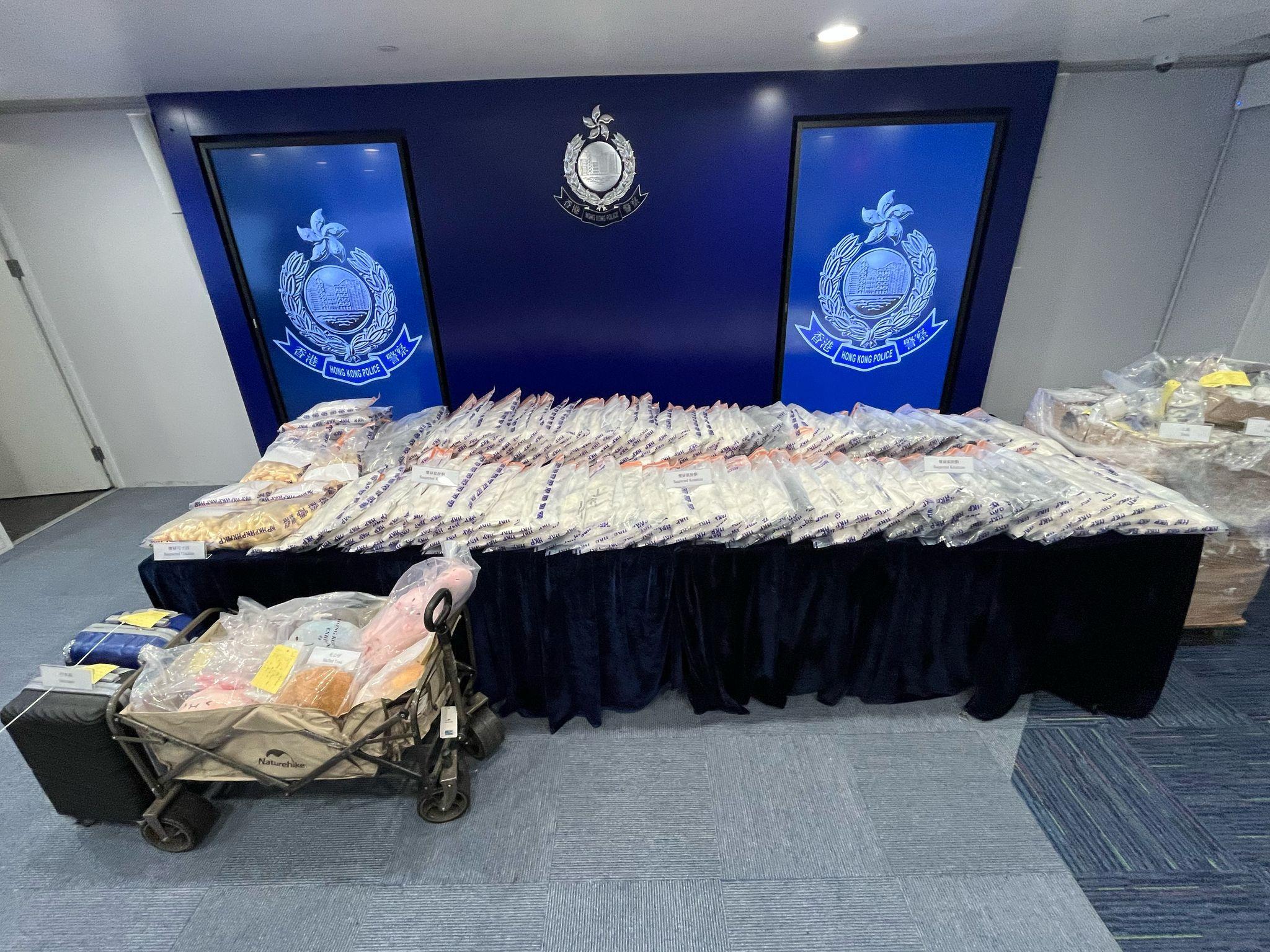 警方搜查兩個荃灣工業大廈的毒品儲存倉,檢獲137.2公斤氯胺酮。