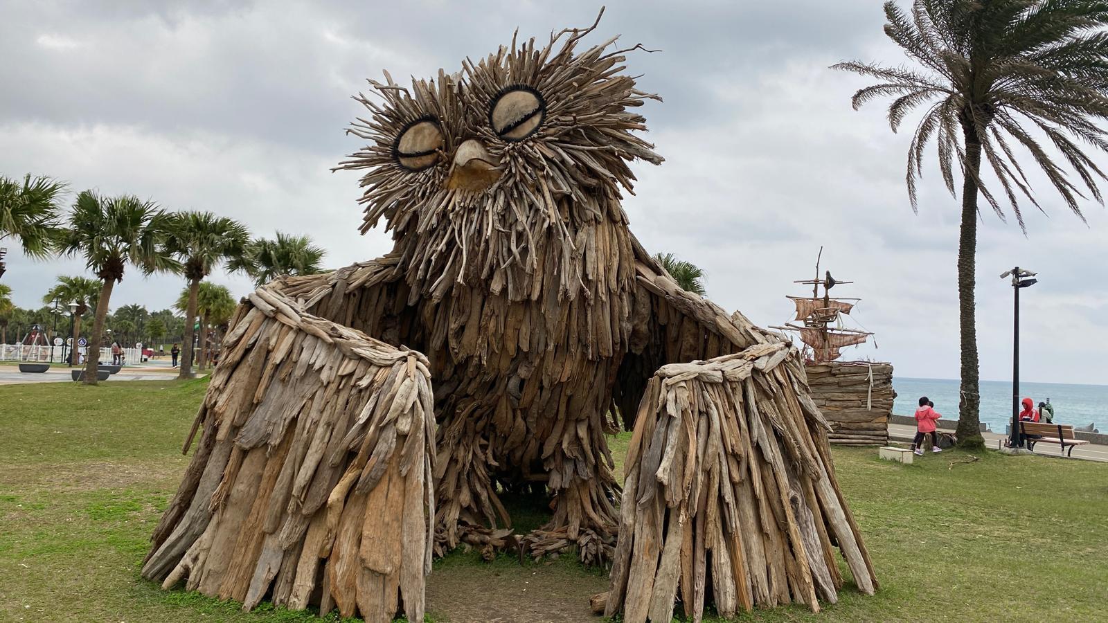 滿灘漂流木—魏綺珊