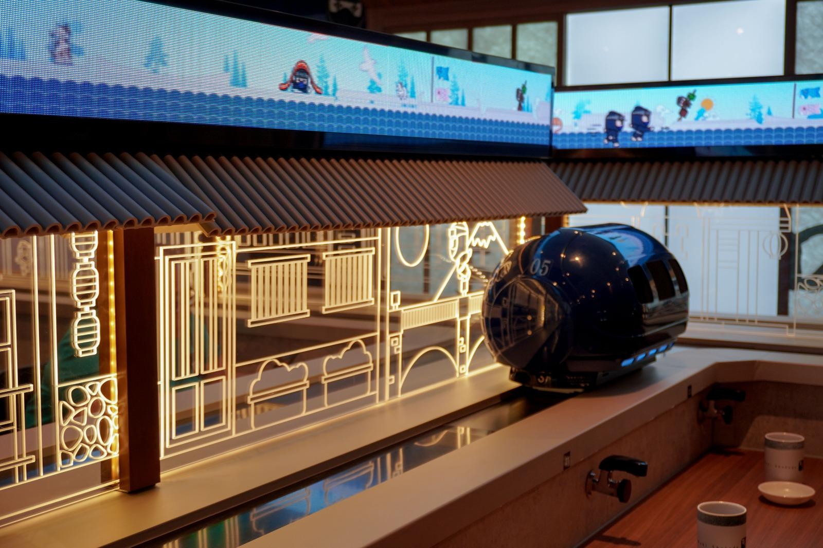 客人只要透過手機下單,廚房製作好的食物便會放在忍者列車上,直送到客人前。