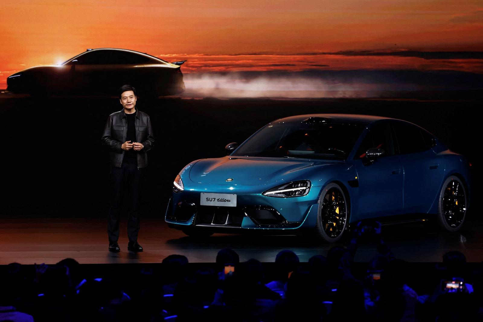 小米SU7 Ultra電動車備有24K金碳纖維車標。(路透社)