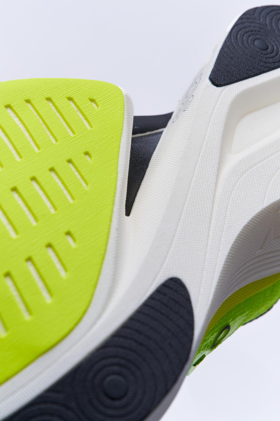 跑鞋推薦|Saucony Endorphin Elite 2 150色。