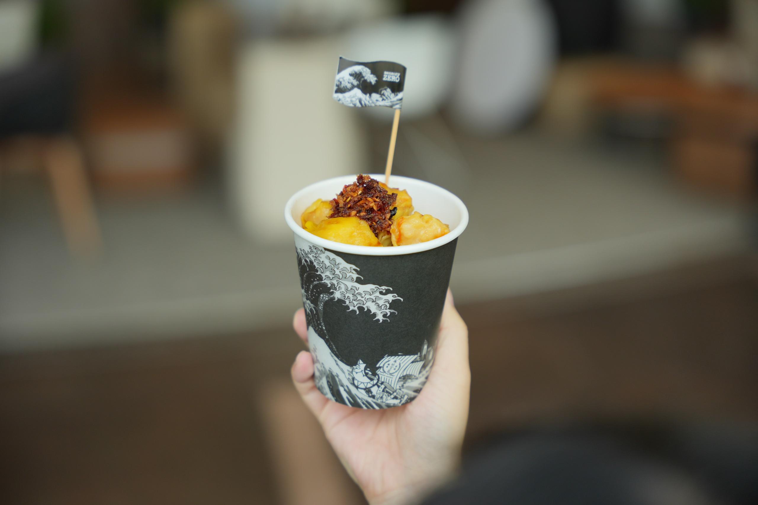 海陸空三拼燒賣$15 魚肉燒賣、香菇豬肉燒賣、蟲草花雞肉燒賣各2粒,配同集團lulu BAOBAO的自家秘製辣椒油。