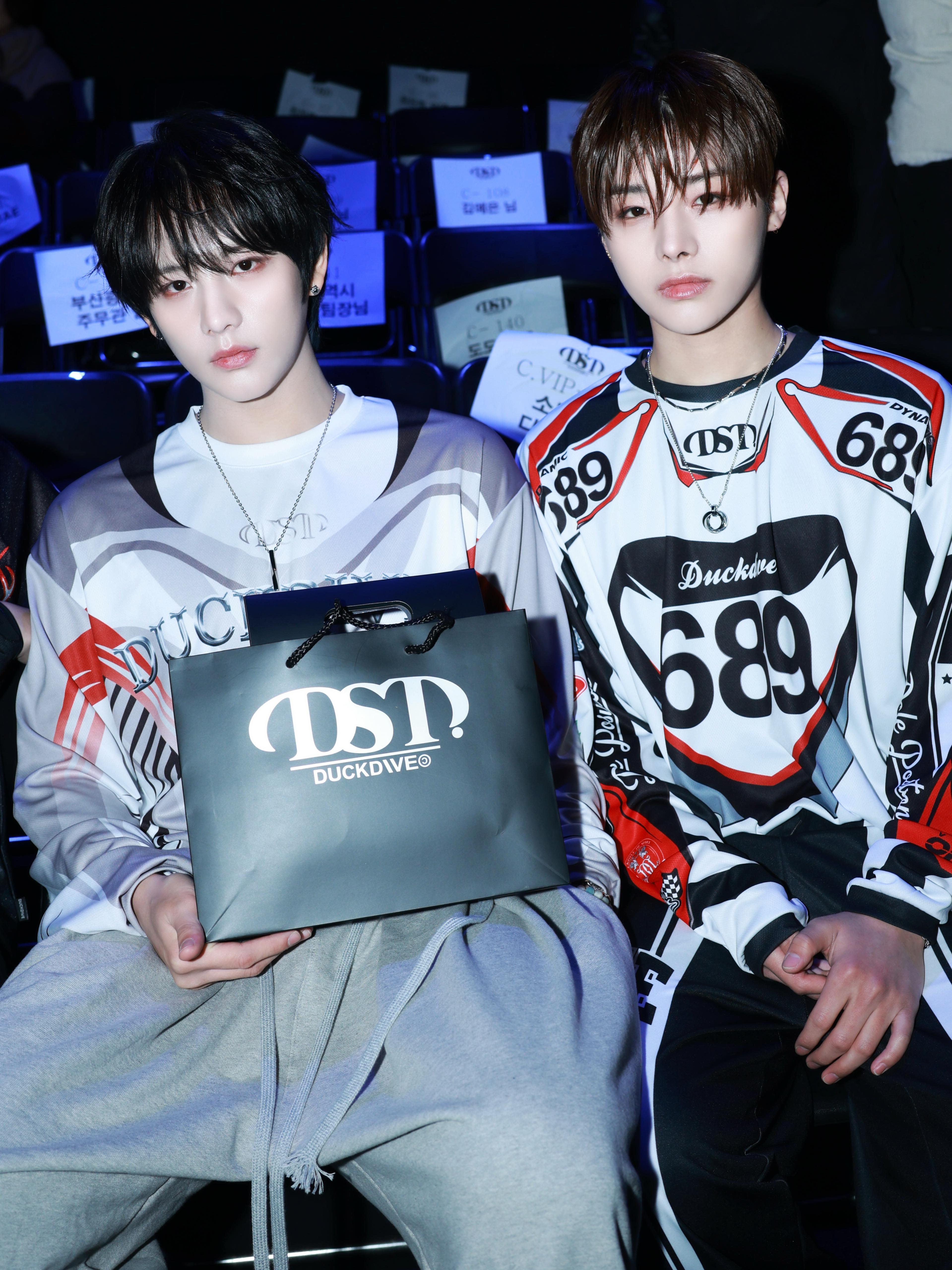 LEX與SING齊齊睇show 。