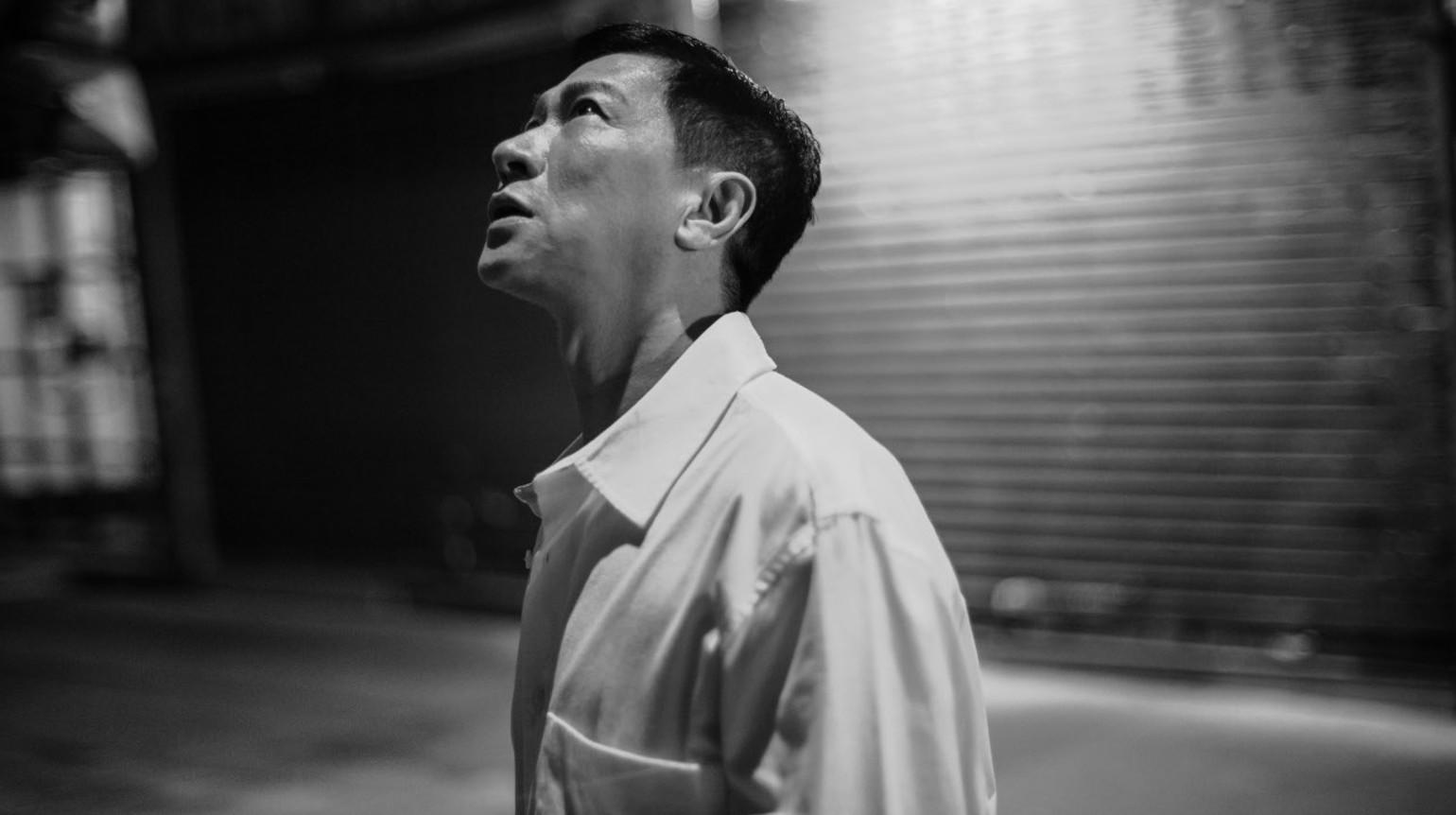 張家輝家輝笑說因為製作費有限,為了慳錢由他唱埋主題曲。