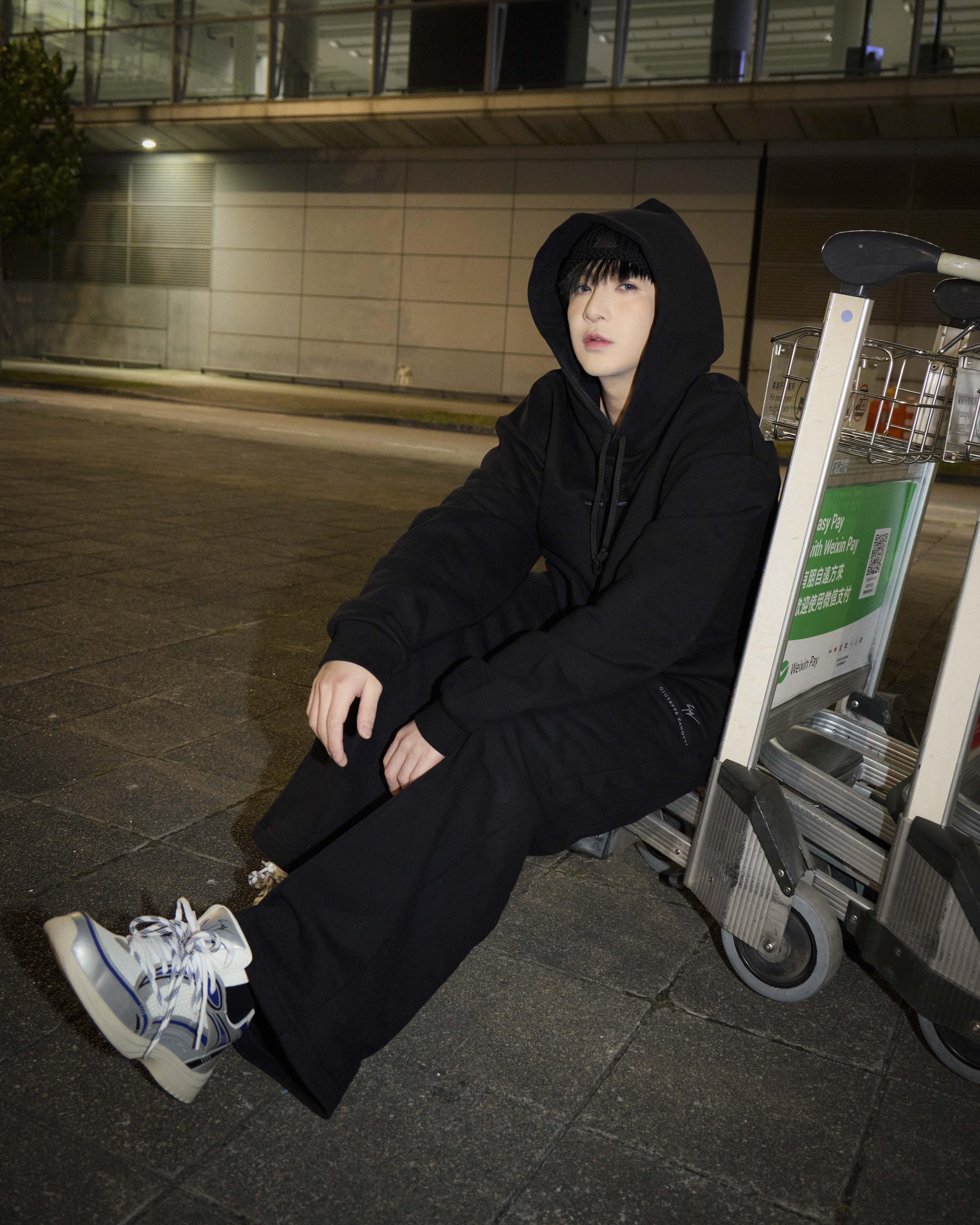 MIRROR成員盧瀚霆(Anson Lo)前往米蘭參加時裝周。