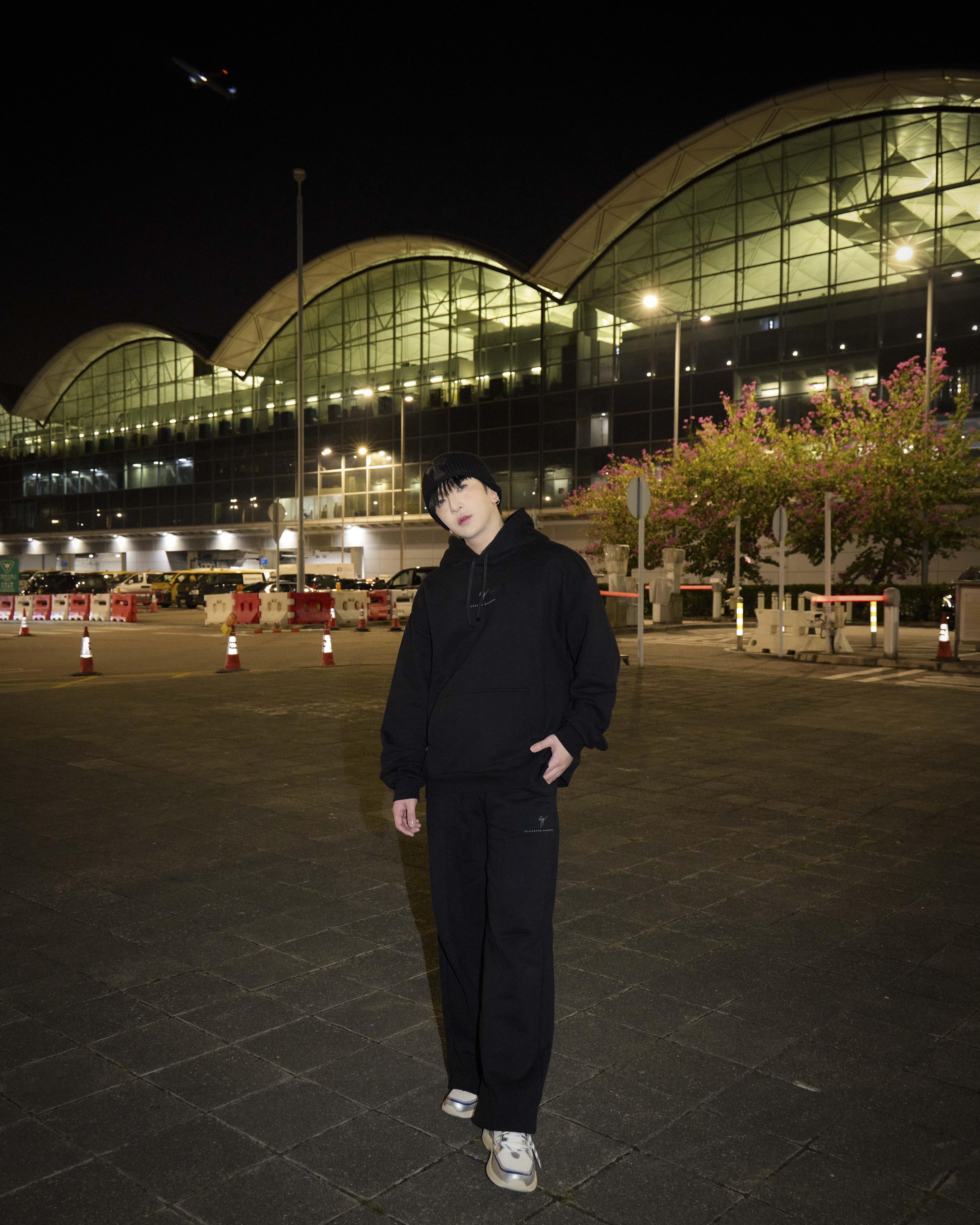 MIRROR成員盧瀚霆(Anson Lo)前往米蘭參加時裝周。